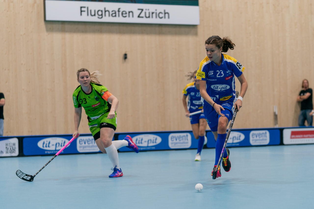 heja Stighag (Kloten), 21.09.2019, Unihockey Damen NLA 2. Runde, Kloten-Dietlikon Jets - Unihockey Berner Oberland, Isabelle Gerig (Nr. 23, Kloten-Dietlikon Jets) am Ball

(Claudio Schwarz, unihockey-fotos.ch)