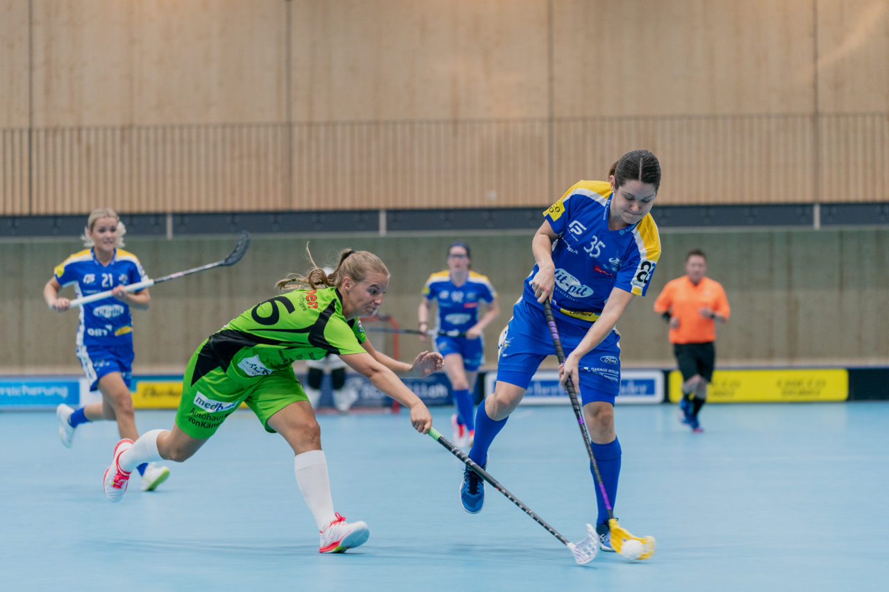 heja Stighag (Kloten), 21.09.2019, Unihockey Damen NLA 2. Runde, Kloten-Dietlikon Jets - Unihockey Berner Oberland, Christelle Wohlhauser (Nr. 35, Kloten-Dietlikon Jets) mit einem Abschlussversuch

(Claudio Schwarz, unihockey-fotos.ch)