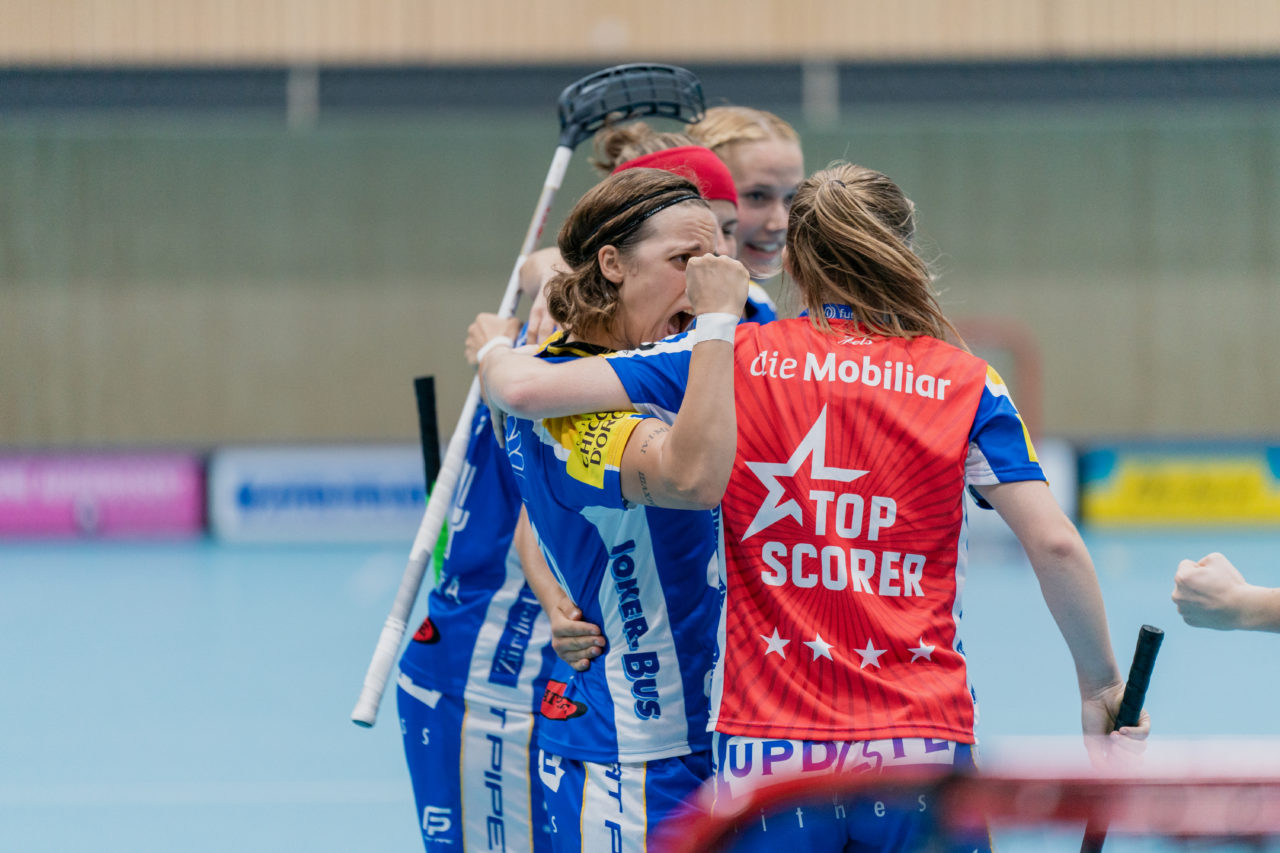 heja Stighag (Kloten), 21.09.2019, Unihockey Damen NLA 2. Runde, Kloten-Dietlikon Jets - Unihockey Berner Oberland, Julia Suter (Nr. 19, Kloten-Dietlikon Jets) ballt die Faust

(Claudio Schwarz, unihockey-fotos.ch)