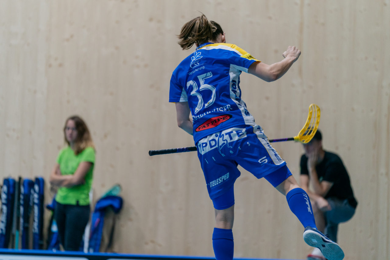 heja Stighag (Kloten), 21.09.2019, Unihockey Damen NLA 2. Runde, Kloten-Dietlikon Jets - Unihockey Berner Oberland, Christelle Wohlhauser (Nr. 35, Kloten-Dietlikon Jets) bejubelt ihren Treffer

(Claudio Schwarz, unihockey-fotos.ch)