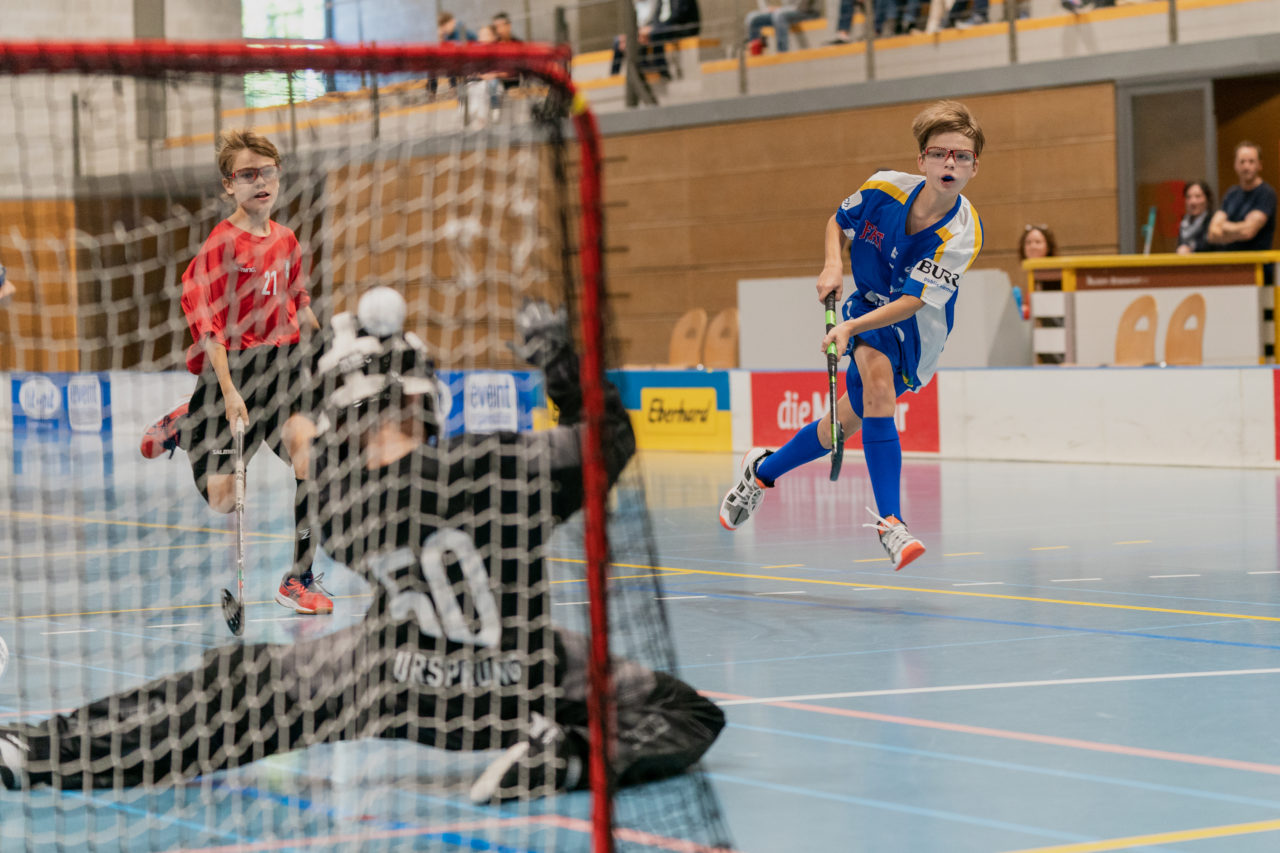 Ruebisbach (Kloten), 21.09.2019, Unihockey Junioren U14/U17 A, Unihockey Basel Regio - Kloten-Dietlikon Jets
(Claudio Schwarz, unihockey-fotos.ch)

Copyright: Claudio Schwarz, unihockey-fotos.ch – Dieses Bild wurde durch swiss unihockey lizenziert und darf ausschliesslich auf den Online-Kanälen von swiss unihockey verwendet werden. Die redaktionelle oder kommerzielle Nutzung durch Dritte (Medien, Vereine, Unternehmen oder Privatpersonen) per Download von diesem flickr-Account ist ausgeschlossen. Das Bild kann bei Interesse via unihockey-fotos.ch kostenpflichtig lizenziert werden. unihockey-fotos.ch behält sich vor, fehlbaren Medien, Vereinen, Unternehmen oder Privatpersonen Bilder mit einem Zuschlag in Rechnung zu stellen.