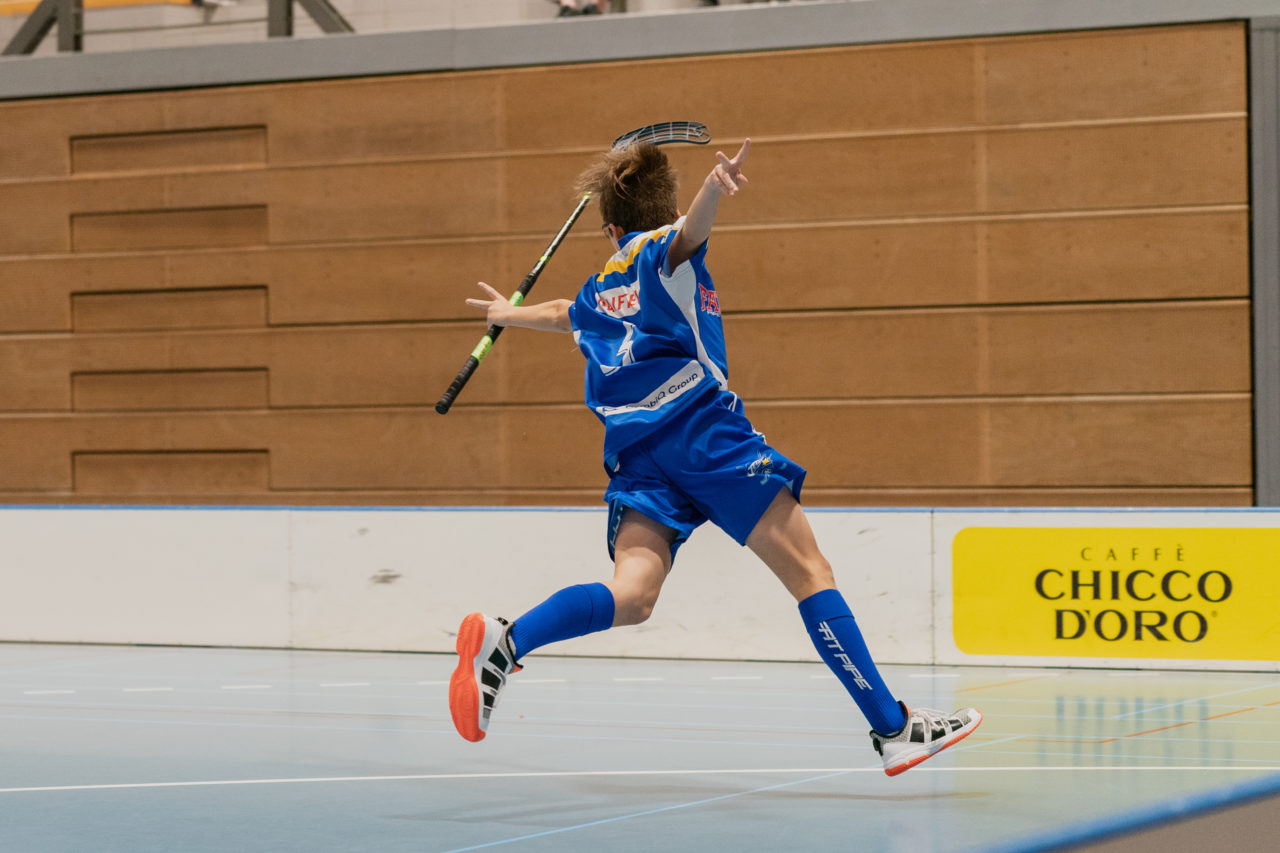 Ruebisbach (Kloten), 21.09.2019, Unihockey Junioren U14/U17 A, Unihockey Basel Regio - Kloten-Dietlikon Jets
(Claudio Schwarz, unihockey-fotos.ch)

Copyright: Claudio Schwarz, unihockey-fotos.ch – Dieses Bild wurde durch swiss unihockey lizenziert und darf ausschliesslich auf den Online-Kanälen von swiss unihockey verwendet werden. Die redaktionelle oder kommerzielle Nutzung durch Dritte (Medien, Vereine, Unternehmen oder Privatpersonen) per Download von diesem flickr-Account ist ausgeschlossen. Das Bild kann bei Interesse via unihockey-fotos.ch kostenpflichtig lizenziert werden. unihockey-fotos.ch behält sich vor, fehlbaren Medien, Vereinen, Unternehmen oder Privatpersonen Bilder mit einem Zuschlag in Rechnung zu stellen.