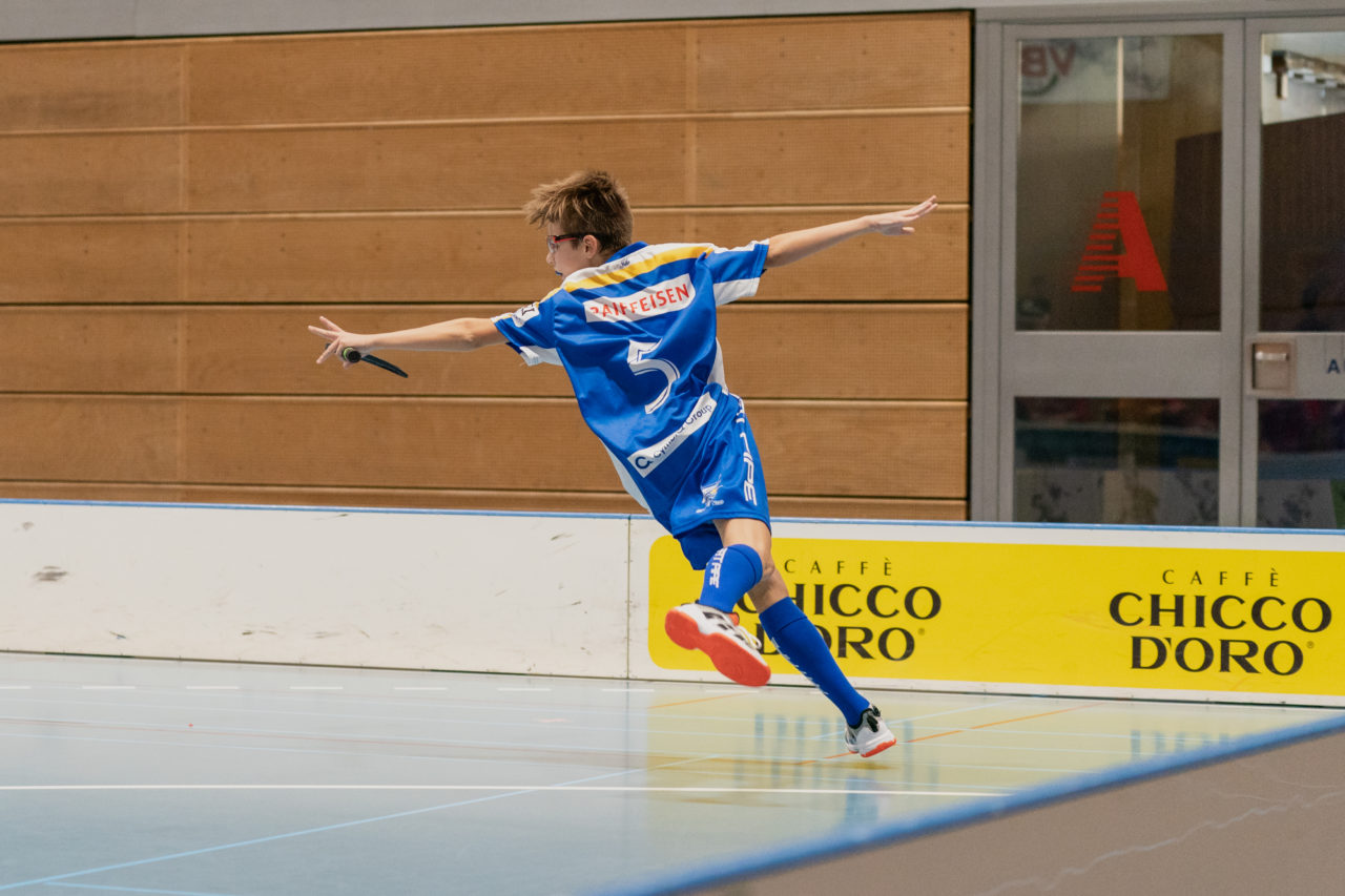 Ruebisbach (Kloten), 21.09.2019, Unihockey Junioren U14/U17 A, Unihockey Basel Regio - Kloten-Dietlikon Jets
(Claudio Schwarz, unihockey-fotos.ch)

Copyright: Claudio Schwarz, unihockey-fotos.ch – Dieses Bild wurde durch swiss unihockey lizenziert und darf ausschliesslich auf den Online-Kanälen von swiss unihockey verwendet werden. Die redaktionelle oder kommerzielle Nutzung durch Dritte (Medien, Vereine, Unternehmen oder Privatpersonen) per Download von diesem flickr-Account ist ausgeschlossen. Das Bild kann bei Interesse via unihockey-fotos.ch kostenpflichtig lizenziert werden. unihockey-fotos.ch behält sich vor, fehlbaren Medien, Vereinen, Unternehmen oder Privatpersonen Bilder mit einem Zuschlag in Rechnung zu stellen.