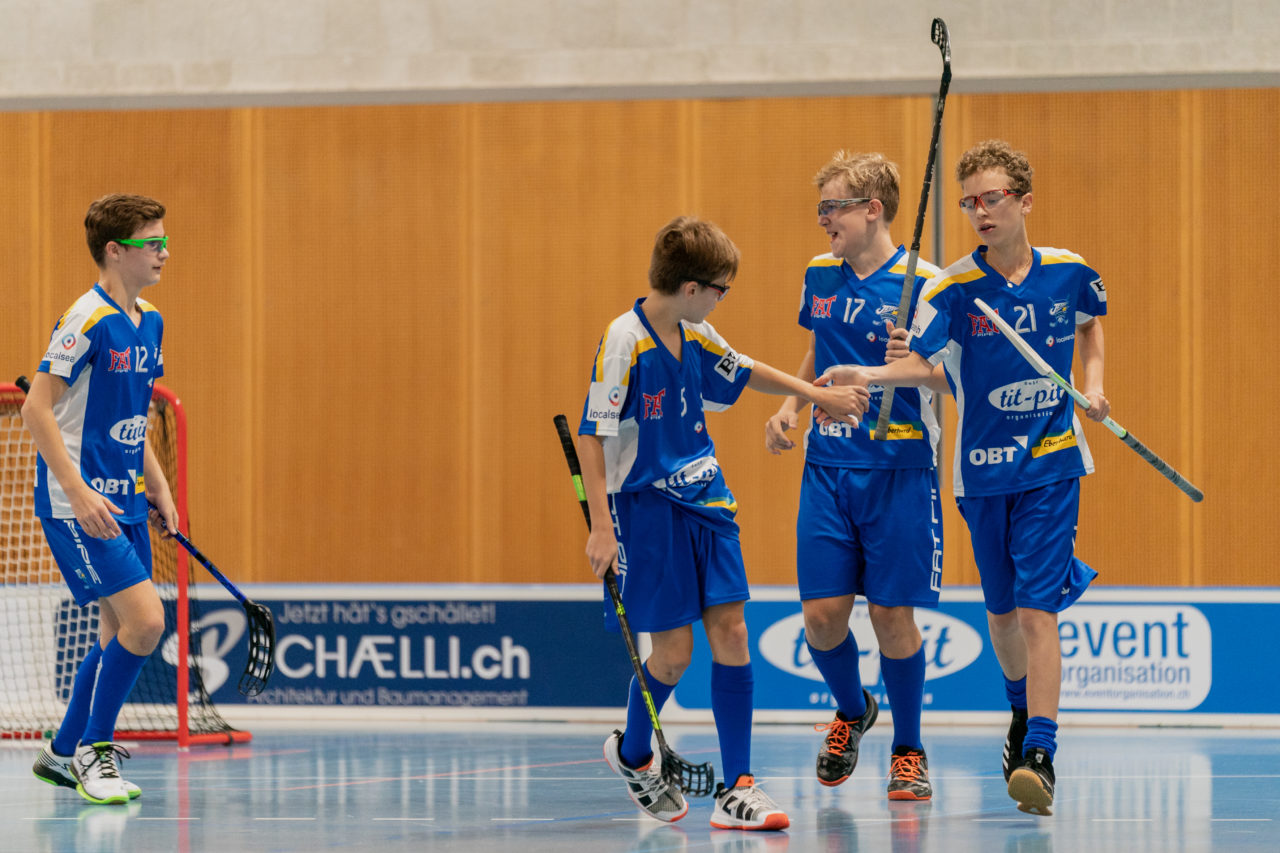 Ruebisbach (Kloten), 21.09.2019, Unihockey Junioren U14/U17 A, Unihockey Basel Regio - Kloten-Dietlikon Jets
(Claudio Schwarz, unihockey-fotos.ch)

Copyright: Claudio Schwarz, unihockey-fotos.ch – Dieses Bild wurde durch swiss unihockey lizenziert und darf ausschliesslich auf den Online-Kanälen von swiss unihockey verwendet werden. Die redaktionelle oder kommerzielle Nutzung durch Dritte (Medien, Vereine, Unternehmen oder Privatpersonen) per Download von diesem flickr-Account ist ausgeschlossen. Das Bild kann bei Interesse via unihockey-fotos.ch kostenpflichtig lizenziert werden. unihockey-fotos.ch behält sich vor, fehlbaren Medien, Vereinen, Unternehmen oder Privatpersonen Bilder mit einem Zuschlag in Rechnung zu stellen.