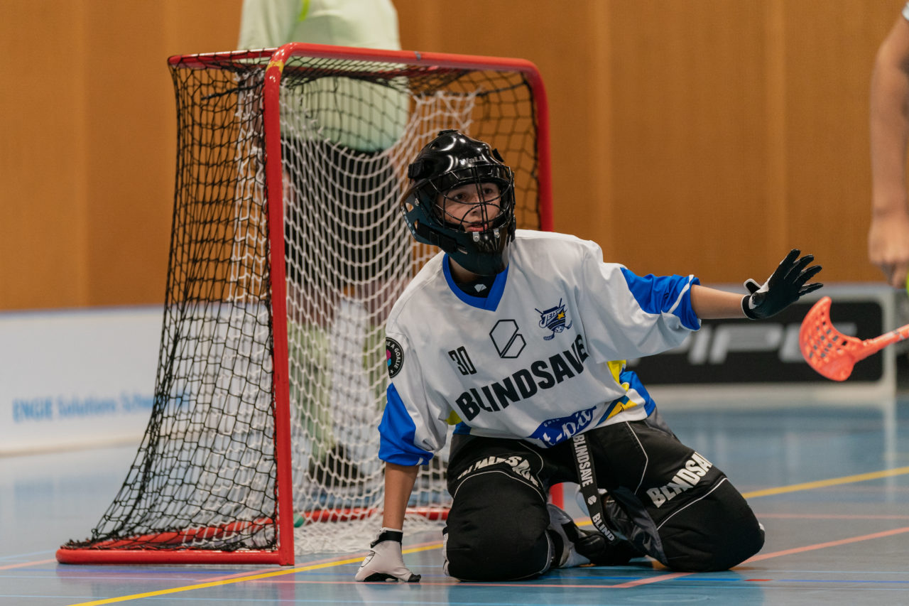 Ruebisbach (Kloten), 21.09.2019, Unihockey Junioren U14/U17 A, Unihockey Basel Regio - Kloten-Dietlikon Jets
(Claudio Schwarz, unihockey-fotos.ch)

Copyright: Claudio Schwarz, unihockey-fotos.ch – Dieses Bild wurde durch swiss unihockey lizenziert und darf ausschliesslich auf den Online-Kanälen von swiss unihockey verwendet werden. Die redaktionelle oder kommerzielle Nutzung durch Dritte (Medien, Vereine, Unternehmen oder Privatpersonen) per Download von diesem flickr-Account ist ausgeschlossen. Das Bild kann bei Interesse via unihockey-fotos.ch kostenpflichtig lizenziert werden. unihockey-fotos.ch behält sich vor, fehlbaren Medien, Vereinen, Unternehmen oder Privatpersonen Bilder mit einem Zuschlag in Rechnung zu stellen.