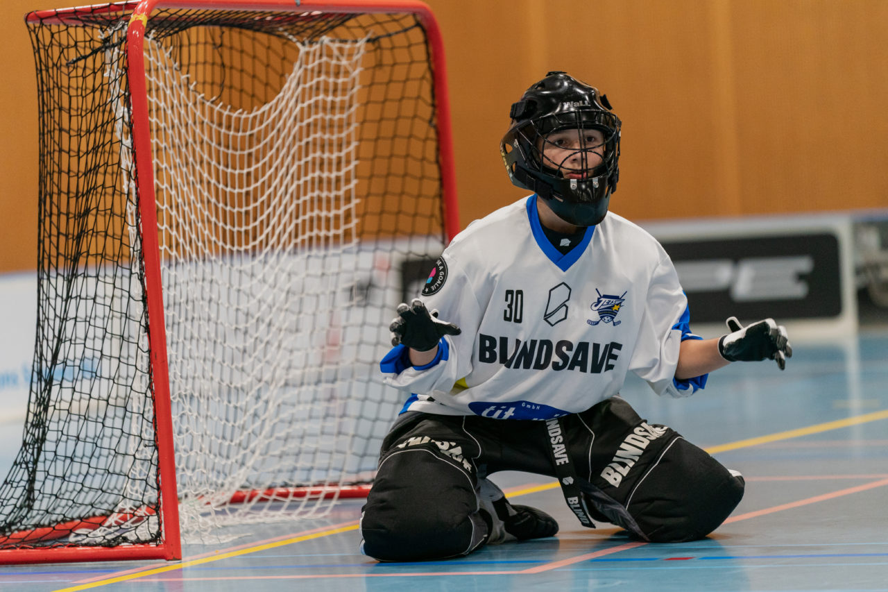 Ruebisbach (Kloten), 21.09.2019, Unihockey Junioren U14/U17 A, Unihockey Basel Regio - Kloten-Dietlikon Jets
(Claudio Schwarz, unihockey-fotos.ch)

Copyright: Claudio Schwarz, unihockey-fotos.ch – Dieses Bild wurde durch swiss unihockey lizenziert und darf ausschliesslich auf den Online-Kanälen von swiss unihockey verwendet werden. Die redaktionelle oder kommerzielle Nutzung durch Dritte (Medien, Vereine, Unternehmen oder Privatpersonen) per Download von diesem flickr-Account ist ausgeschlossen. Das Bild kann bei Interesse via unihockey-fotos.ch kostenpflichtig lizenziert werden. unihockey-fotos.ch behält sich vor, fehlbaren Medien, Vereinen, Unternehmen oder Privatpersonen Bilder mit einem Zuschlag in Rechnung zu stellen.
