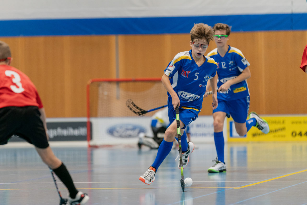 Ruebisbach (Kloten), 21.09.2019, Unihockey Junioren U14/U17 A, Unihockey Basel Regio - Kloten-Dietlikon Jets
(Claudio Schwarz, unihockey-fotos.ch)

Copyright: Claudio Schwarz, unihockey-fotos.ch – Dieses Bild wurde durch swiss unihockey lizenziert und darf ausschliesslich auf den Online-Kanälen von swiss unihockey verwendet werden. Die redaktionelle oder kommerzielle Nutzung durch Dritte (Medien, Vereine, Unternehmen oder Privatpersonen) per Download von diesem flickr-Account ist ausgeschlossen. Das Bild kann bei Interesse via unihockey-fotos.ch kostenpflichtig lizenziert werden. unihockey-fotos.ch behält sich vor, fehlbaren Medien, Vereinen, Unternehmen oder Privatpersonen Bilder mit einem Zuschlag in Rechnung zu stellen.