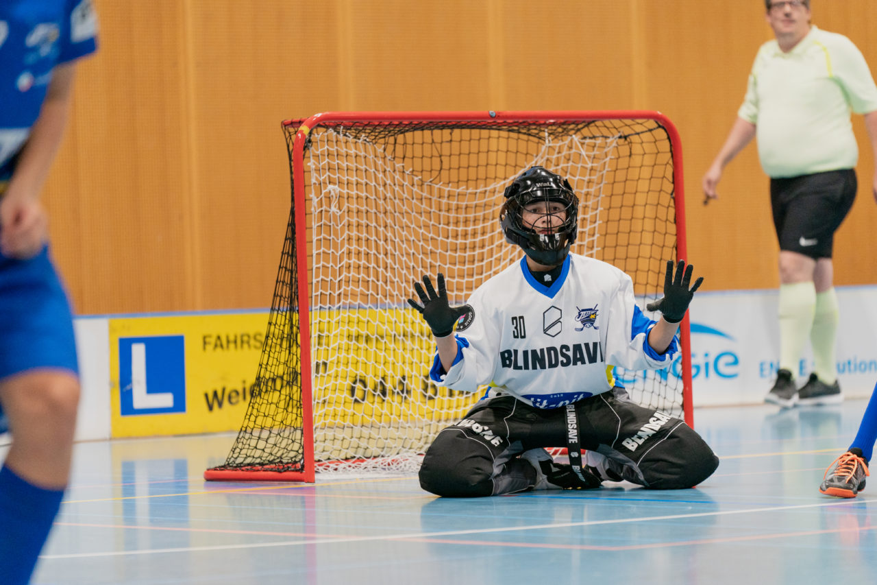 Ruebisbach (Kloten), 21.09.2019, Unihockey Junioren U14/U17 A, Unihockey Basel Regio - Kloten-Dietlikon Jets
(Claudio Schwarz, unihockey-fotos.ch)

Copyright: Claudio Schwarz, unihockey-fotos.ch – Dieses Bild wurde durch swiss unihockey lizenziert und darf ausschliesslich auf den Online-Kanälen von swiss unihockey verwendet werden. Die redaktionelle oder kommerzielle Nutzung durch Dritte (Medien, Vereine, Unternehmen oder Privatpersonen) per Download von diesem flickr-Account ist ausgeschlossen. Das Bild kann bei Interesse via unihockey-fotos.ch kostenpflichtig lizenziert werden. unihockey-fotos.ch behält sich vor, fehlbaren Medien, Vereinen, Unternehmen oder Privatpersonen Bilder mit einem Zuschlag in Rechnung zu stellen.