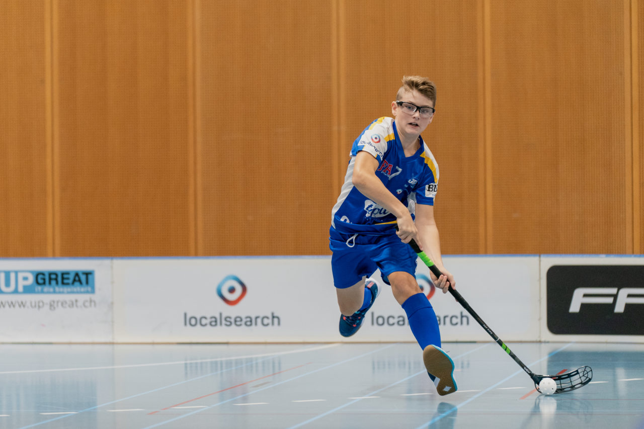 Ruebisbach (Kloten), 21.09.2019, Unihockey Junioren U14/U17 A, Unihockey Basel Regio - Kloten-Dietlikon Jets
(Claudio Schwarz, unihockey-fotos.ch)

Copyright: Claudio Schwarz, unihockey-fotos.ch – Dieses Bild wurde durch swiss unihockey lizenziert und darf ausschliesslich auf den Online-Kanälen von swiss unihockey verwendet werden. Die redaktionelle oder kommerzielle Nutzung durch Dritte (Medien, Vereine, Unternehmen oder Privatpersonen) per Download von diesem flickr-Account ist ausgeschlossen. Das Bild kann bei Interesse via unihockey-fotos.ch kostenpflichtig lizenziert werden. unihockey-fotos.ch behält sich vor, fehlbaren Medien, Vereinen, Unternehmen oder Privatpersonen Bilder mit einem Zuschlag in Rechnung zu stellen.