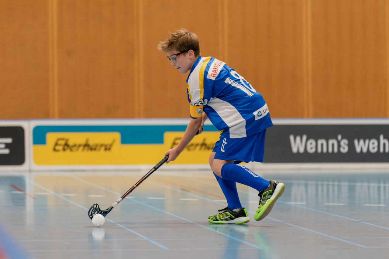 Ruebisbach (Kloten), 21.09.2019, Unihockey Junioren U14/U17 A, Unihockey Basel Regio - Kloten-Dietlikon Jets
(Claudio Schwarz, unihockey-fotos.ch)

Copyright: Claudio Schwarz, unihockey-fotos.ch – Dieses Bild wurde durch swiss unihockey lizenziert und darf ausschliesslich auf den Online-Kanälen von swiss unihockey verwendet werden. Die redaktionelle oder kommerzielle Nutzung durch Dritte (Medien, Vereine, Unternehmen oder Privatpersonen) per Download von diesem flickr-Account ist ausgeschlossen. Das Bild kann bei Interesse via unihockey-fotos.ch kostenpflichtig lizenziert werden. unihockey-fotos.ch behält sich vor, fehlbaren Medien, Vereinen, Unternehmen oder Privatpersonen Bilder mit einem Zuschlag in Rechnung zu stellen.