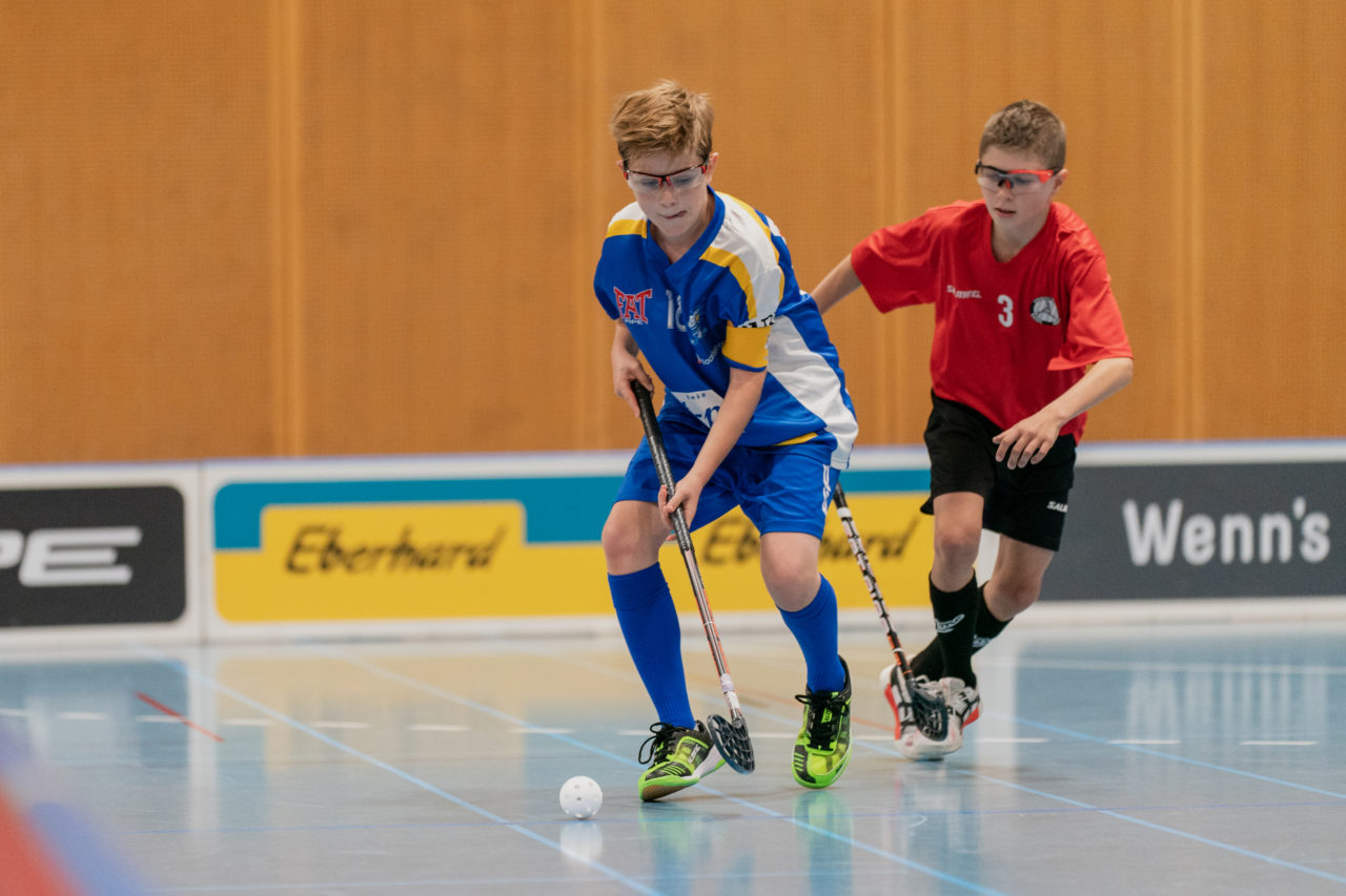 Ruebisbach (Kloten), 21.09.2019, Unihockey Junioren U14/U17 A, Unihockey Basel Regio - Kloten-Dietlikon Jets
(Claudio Schwarz, unihockey-fotos.ch)

Copyright: Claudio Schwarz, unihockey-fotos.ch – Dieses Bild wurde durch swiss unihockey lizenziert und darf ausschliesslich auf den Online-Kanälen von swiss unihockey verwendet werden. Die redaktionelle oder kommerzielle Nutzung durch Dritte (Medien, Vereine, Unternehmen oder Privatpersonen) per Download von diesem flickr-Account ist ausgeschlossen. Das Bild kann bei Interesse via unihockey-fotos.ch kostenpflichtig lizenziert werden. unihockey-fotos.ch behält sich vor, fehlbaren Medien, Vereinen, Unternehmen oder Privatpersonen Bilder mit einem Zuschlag in Rechnung zu stellen.