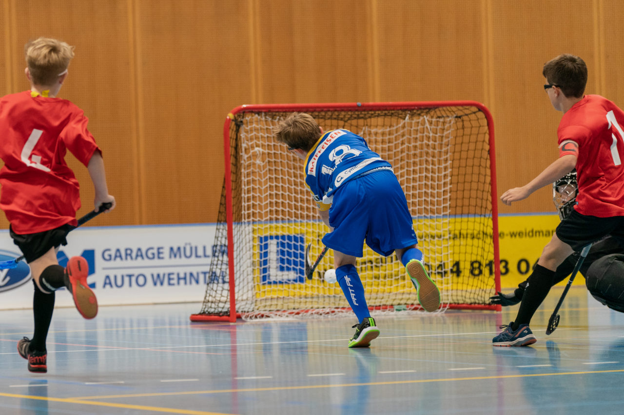 Ruebisbach (Kloten), 21.09.2019, Unihockey Junioren U14/U17 A, Unihockey Basel Regio - Kloten-Dietlikon Jets
(Claudio Schwarz, unihockey-fotos.ch)

Copyright: Claudio Schwarz, unihockey-fotos.ch – Dieses Bild wurde durch swiss unihockey lizenziert und darf ausschliesslich auf den Online-Kanälen von swiss unihockey verwendet werden. Die redaktionelle oder kommerzielle Nutzung durch Dritte (Medien, Vereine, Unternehmen oder Privatpersonen) per Download von diesem flickr-Account ist ausgeschlossen. Das Bild kann bei Interesse via unihockey-fotos.ch kostenpflichtig lizenziert werden. unihockey-fotos.ch behält sich vor, fehlbaren Medien, Vereinen, Unternehmen oder Privatpersonen Bilder mit einem Zuschlag in Rechnung zu stellen.