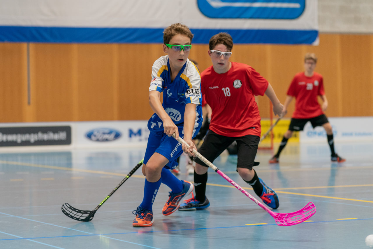 Ruebisbach (Kloten), 21.09.2019, Unihockey Junioren U14/U17 A, Unihockey Basel Regio - Kloten-Dietlikon Jets
(Claudio Schwarz, unihockey-fotos.ch)

Copyright: Claudio Schwarz, unihockey-fotos.ch – Dieses Bild wurde durch swiss unihockey lizenziert und darf ausschliesslich auf den Online-Kanälen von swiss unihockey verwendet werden. Die redaktionelle oder kommerzielle Nutzung durch Dritte (Medien, Vereine, Unternehmen oder Privatpersonen) per Download von diesem flickr-Account ist ausgeschlossen. Das Bild kann bei Interesse via unihockey-fotos.ch kostenpflichtig lizenziert werden. unihockey-fotos.ch behält sich vor, fehlbaren Medien, Vereinen, Unternehmen oder Privatpersonen Bilder mit einem Zuschlag in Rechnung zu stellen.