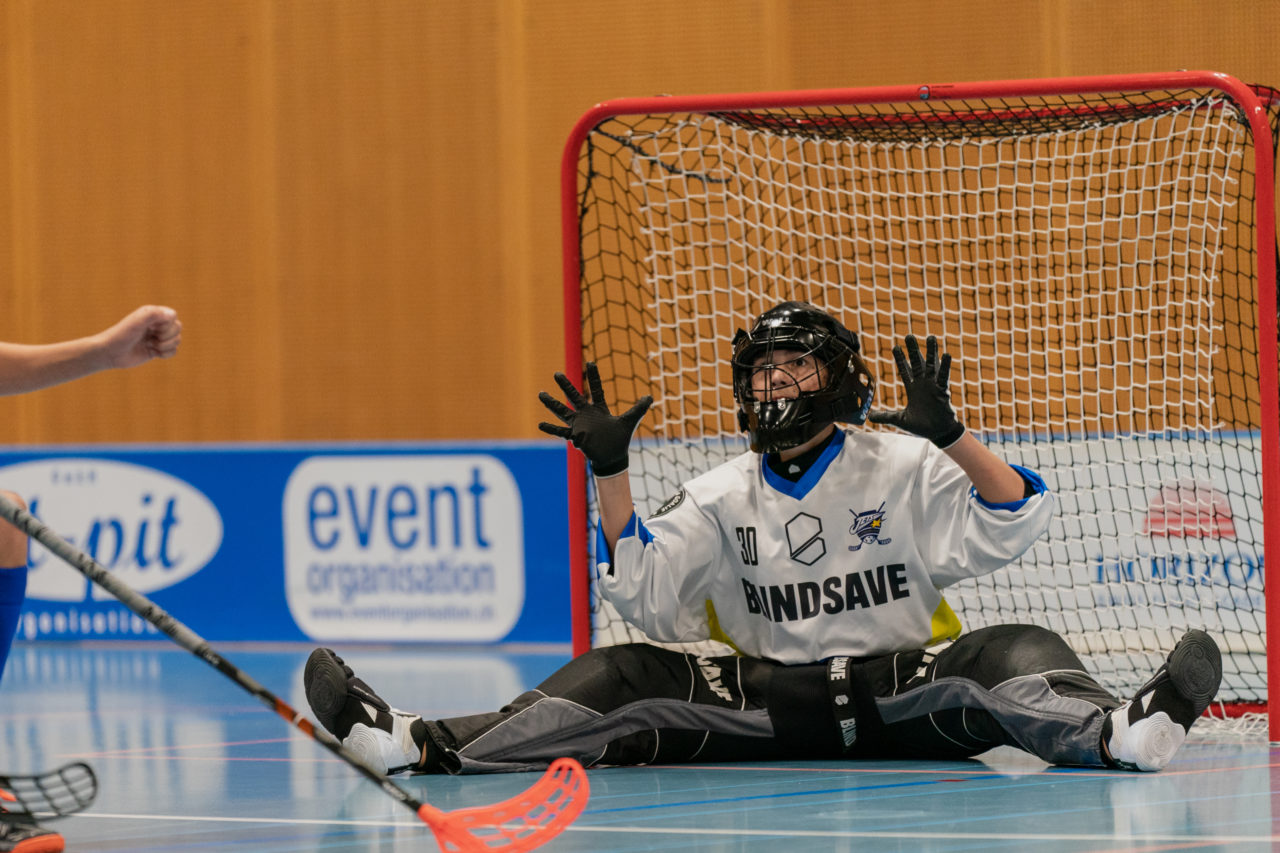 Ruebisbach (Kloten), 21.09.2019, Unihockey Junioren U14/U17 A, Unihockey Basel Regio - Kloten-Dietlikon Jets
(Claudio Schwarz, unihockey-fotos.ch)

Copyright: Claudio Schwarz, unihockey-fotos.ch – Dieses Bild wurde durch swiss unihockey lizenziert und darf ausschliesslich auf den Online-Kanälen von swiss unihockey verwendet werden. Die redaktionelle oder kommerzielle Nutzung durch Dritte (Medien, Vereine, Unternehmen oder Privatpersonen) per Download von diesem flickr-Account ist ausgeschlossen. Das Bild kann bei Interesse via unihockey-fotos.ch kostenpflichtig lizenziert werden. unihockey-fotos.ch behält sich vor, fehlbaren Medien, Vereinen, Unternehmen oder Privatpersonen Bilder mit einem Zuschlag in Rechnung zu stellen.