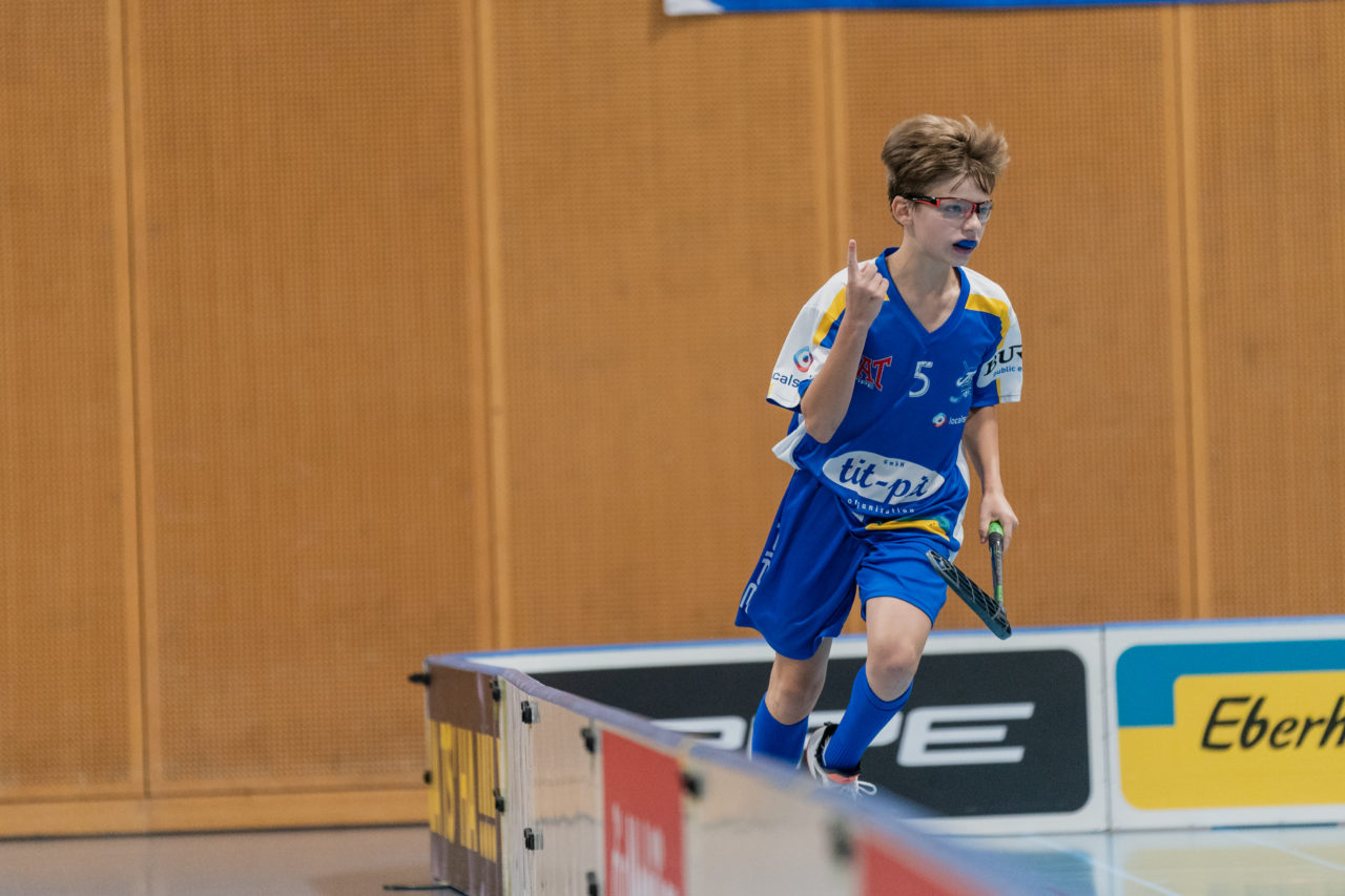 Ruebisbach (Kloten), 21.09.2019, Unihockey Junioren U14/U17 A, Unihockey Basel Regio - Kloten-Dietlikon Jets
(Claudio Schwarz, unihockey-fotos.ch)

Copyright: Claudio Schwarz, unihockey-fotos.ch – Dieses Bild wurde durch swiss unihockey lizenziert und darf ausschliesslich auf den Online-Kanälen von swiss unihockey verwendet werden. Die redaktionelle oder kommerzielle Nutzung durch Dritte (Medien, Vereine, Unternehmen oder Privatpersonen) per Download von diesem flickr-Account ist ausgeschlossen. Das Bild kann bei Interesse via unihockey-fotos.ch kostenpflichtig lizenziert werden. unihockey-fotos.ch behält sich vor, fehlbaren Medien, Vereinen, Unternehmen oder Privatpersonen Bilder mit einem Zuschlag in Rechnung zu stellen.