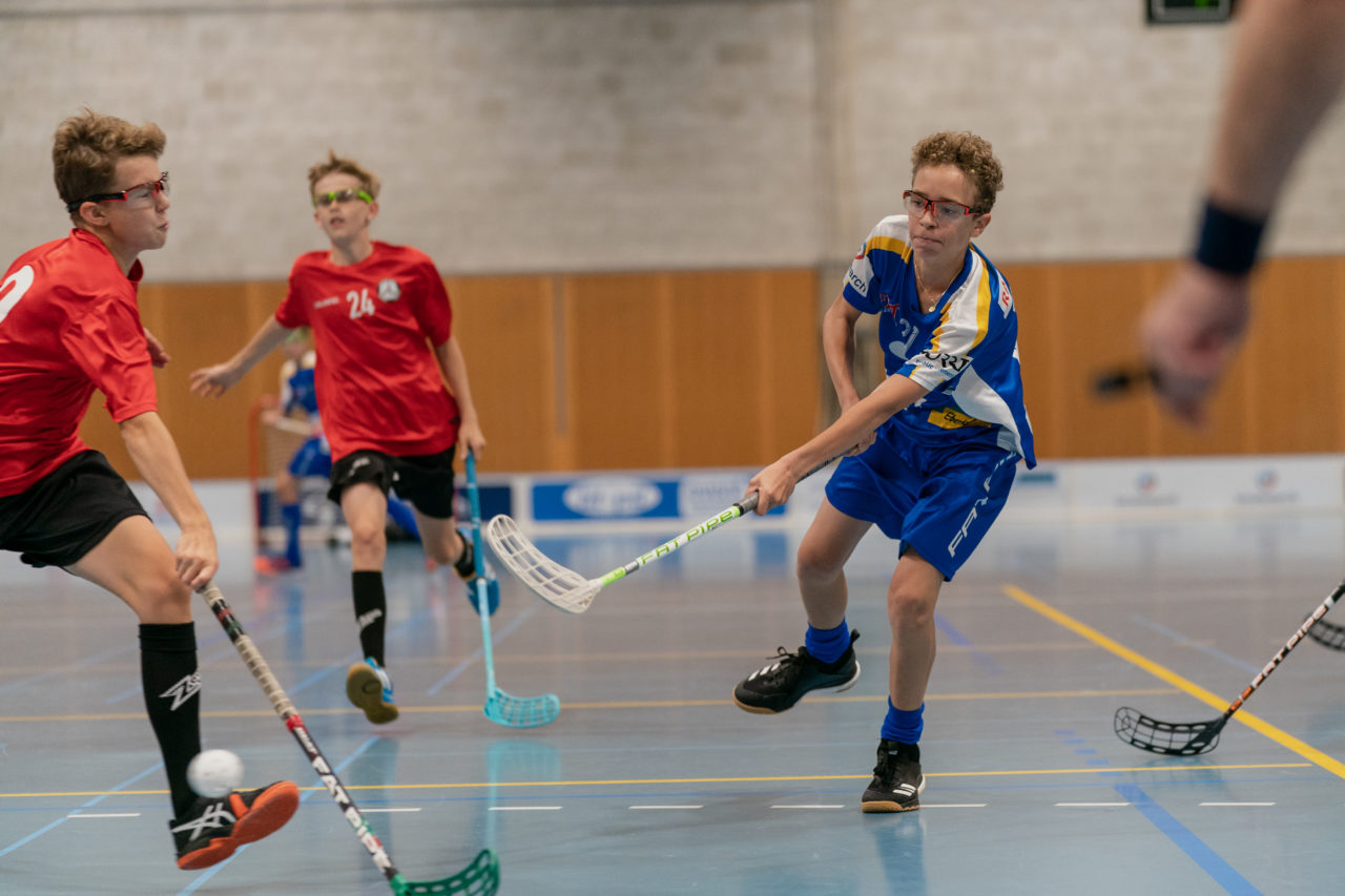 Ruebisbach (Kloten), 21.09.2019, Unihockey Junioren U14/U17 A, Unihockey Basel Regio - Kloten-Dietlikon Jets
(Claudio Schwarz, unihockey-fotos.ch)

Copyright: Claudio Schwarz, unihockey-fotos.ch – Dieses Bild wurde durch swiss unihockey lizenziert und darf ausschliesslich auf den Online-Kanälen von swiss unihockey verwendet werden. Die redaktionelle oder kommerzielle Nutzung durch Dritte (Medien, Vereine, Unternehmen oder Privatpersonen) per Download von diesem flickr-Account ist ausgeschlossen. Das Bild kann bei Interesse via unihockey-fotos.ch kostenpflichtig lizenziert werden. unihockey-fotos.ch behält sich vor, fehlbaren Medien, Vereinen, Unternehmen oder Privatpersonen Bilder mit einem Zuschlag in Rechnung zu stellen.