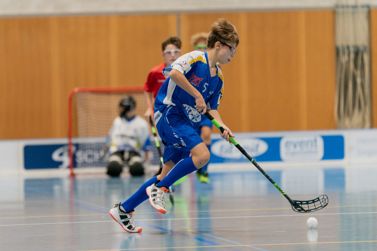 Ruebisbach (Kloten), 21.09.2019, Unihockey Junioren U14/U17 A, Unihockey Basel Regio - Kloten-Dietlikon Jets
(Claudio Schwarz, unihockey-fotos.ch)

Copyright: Claudio Schwarz, unihockey-fotos.ch – Dieses Bild wurde durch swiss unihockey lizenziert und darf ausschliesslich auf den Online-Kanälen von swiss unihockey verwendet werden. Die redaktionelle oder kommerzielle Nutzung durch Dritte (Medien, Vereine, Unternehmen oder Privatpersonen) per Download von diesem flickr-Account ist ausgeschlossen. Das Bild kann bei Interesse via unihockey-fotos.ch kostenpflichtig lizenziert werden. unihockey-fotos.ch behält sich vor, fehlbaren Medien, Vereinen, Unternehmen oder Privatpersonen Bilder mit einem Zuschlag in Rechnung zu stellen.
