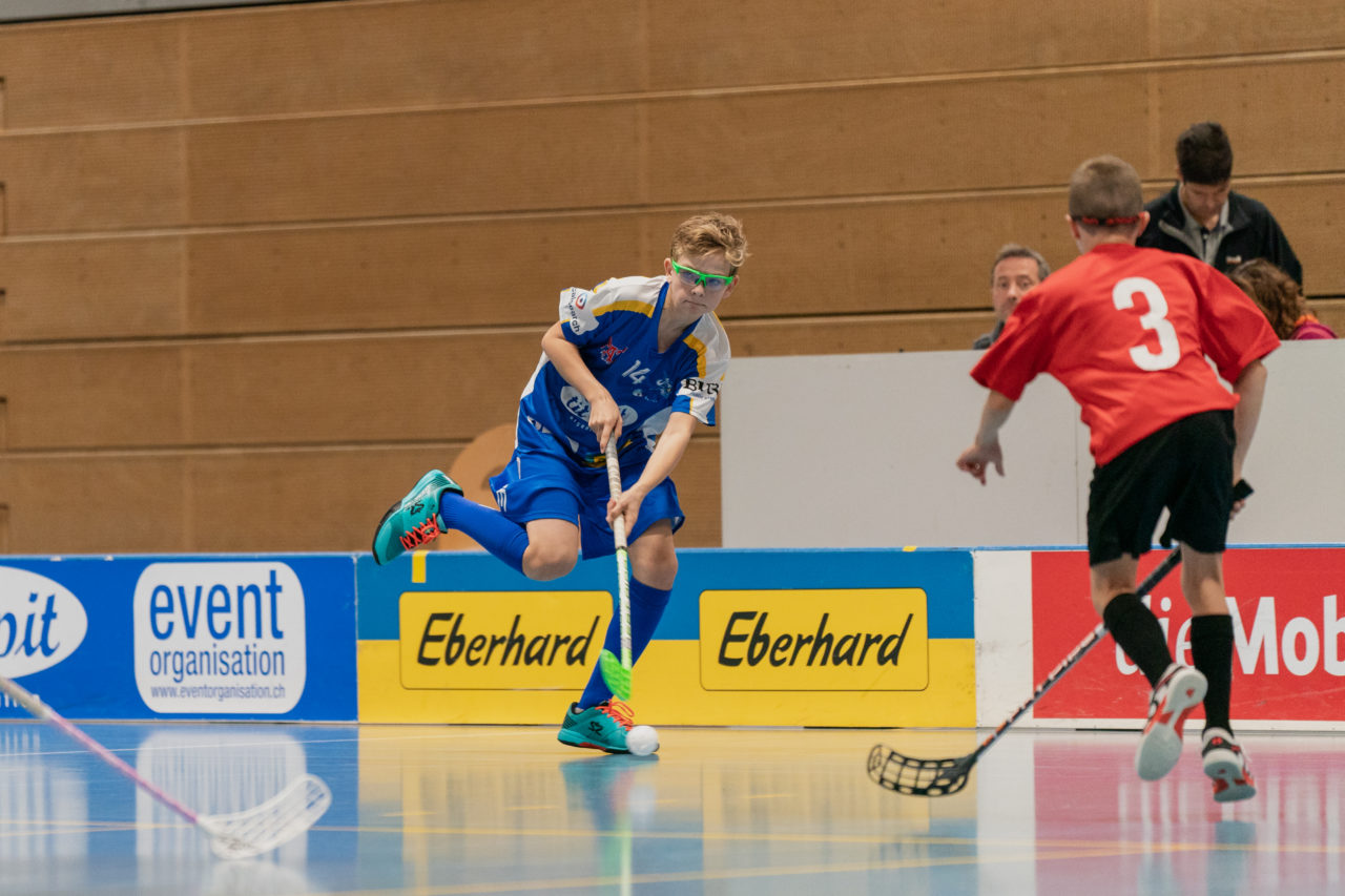 Ruebisbach (Kloten), 21.09.2019, Unihockey Junioren U14/U17 A, Unihockey Basel Regio - Kloten-Dietlikon Jets
(Claudio Schwarz, unihockey-fotos.ch)

Copyright: Claudio Schwarz, unihockey-fotos.ch – Dieses Bild wurde durch swiss unihockey lizenziert und darf ausschliesslich auf den Online-Kanälen von swiss unihockey verwendet werden. Die redaktionelle oder kommerzielle Nutzung durch Dritte (Medien, Vereine, Unternehmen oder Privatpersonen) per Download von diesem flickr-Account ist ausgeschlossen. Das Bild kann bei Interesse via unihockey-fotos.ch kostenpflichtig lizenziert werden. unihockey-fotos.ch behält sich vor, fehlbaren Medien, Vereinen, Unternehmen oder Privatpersonen Bilder mit einem Zuschlag in Rechnung zu stellen.