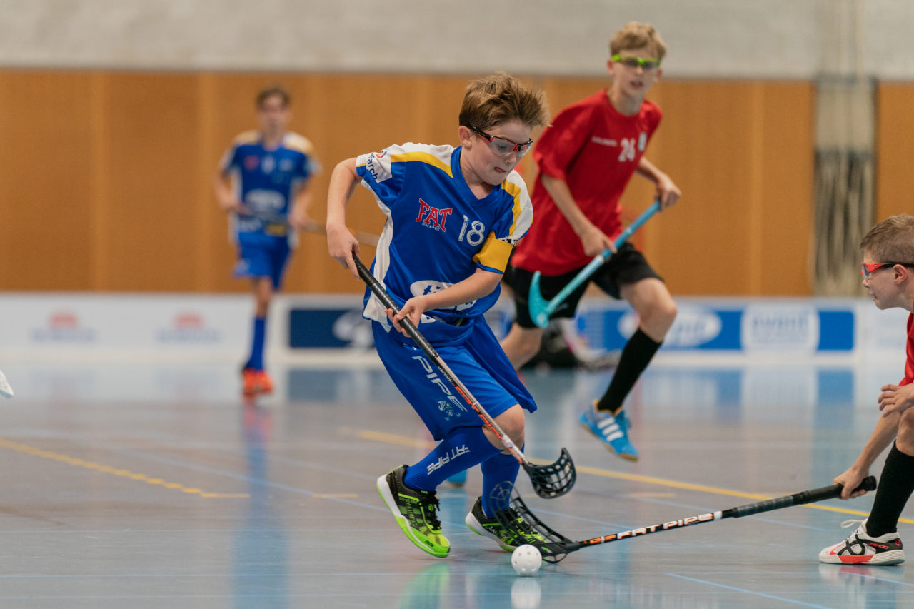 Ruebisbach (Kloten), 21.09.2019, Unihockey Junioren U14/U17 A, Unihockey Basel Regio - Kloten-Dietlikon Jets
(Claudio Schwarz, unihockey-fotos.ch)

Copyright: Claudio Schwarz, unihockey-fotos.ch – Dieses Bild wurde durch swiss unihockey lizenziert und darf ausschliesslich auf den Online-Kanälen von swiss unihockey verwendet werden. Die redaktionelle oder kommerzielle Nutzung durch Dritte (Medien, Vereine, Unternehmen oder Privatpersonen) per Download von diesem flickr-Account ist ausgeschlossen. Das Bild kann bei Interesse via unihockey-fotos.ch kostenpflichtig lizenziert werden. unihockey-fotos.ch behält sich vor, fehlbaren Medien, Vereinen, Unternehmen oder Privatpersonen Bilder mit einem Zuschlag in Rechnung zu stellen.