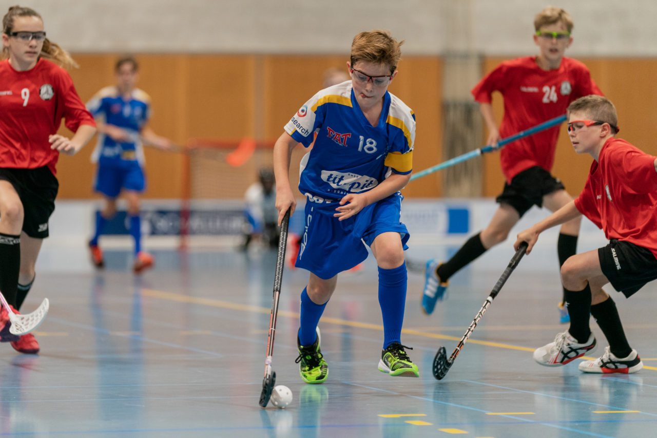 Ruebisbach (Kloten), 21.09.2019, Unihockey Junioren U14/U17 A, Unihockey Basel Regio - Kloten-Dietlikon Jets
(Claudio Schwarz, unihockey-fotos.ch)

Copyright: Claudio Schwarz, unihockey-fotos.ch – Dieses Bild wurde durch swiss unihockey lizenziert und darf ausschliesslich auf den Online-Kanälen von swiss unihockey verwendet werden. Die redaktionelle oder kommerzielle Nutzung durch Dritte (Medien, Vereine, Unternehmen oder Privatpersonen) per Download von diesem flickr-Account ist ausgeschlossen. Das Bild kann bei Interesse via unihockey-fotos.ch kostenpflichtig lizenziert werden. unihockey-fotos.ch behält sich vor, fehlbaren Medien, Vereinen, Unternehmen oder Privatpersonen Bilder mit einem Zuschlag in Rechnung zu stellen.