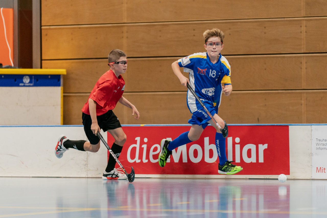Ruebisbach (Kloten), 21.09.2019, Unihockey Junioren U14/U17 A, Unihockey Basel Regio - Kloten-Dietlikon Jets
(Claudio Schwarz, unihockey-fotos.ch)

Copyright: Claudio Schwarz, unihockey-fotos.ch – Dieses Bild wurde durch swiss unihockey lizenziert und darf ausschliesslich auf den Online-Kanälen von swiss unihockey verwendet werden. Die redaktionelle oder kommerzielle Nutzung durch Dritte (Medien, Vereine, Unternehmen oder Privatpersonen) per Download von diesem flickr-Account ist ausgeschlossen. Das Bild kann bei Interesse via unihockey-fotos.ch kostenpflichtig lizenziert werden. unihockey-fotos.ch behält sich vor, fehlbaren Medien, Vereinen, Unternehmen oder Privatpersonen Bilder mit einem Zuschlag in Rechnung zu stellen.