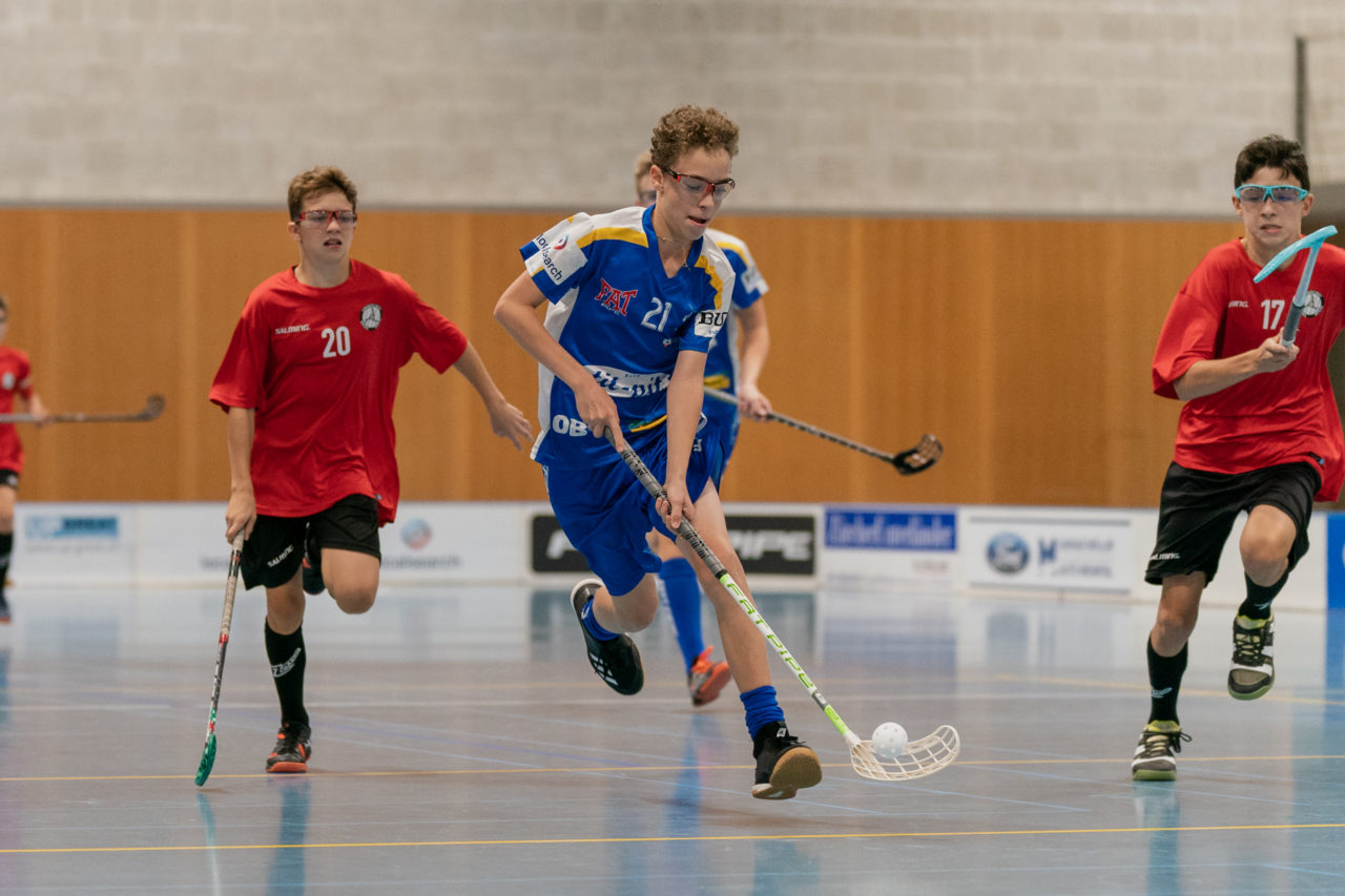 Ruebisbach (Kloten), 21.09.2019, Unihockey Junioren U14/U17 A, Unihockey Basel Regio - Kloten-Dietlikon Jets
(Claudio Schwarz, unihockey-fotos.ch)

Copyright: Claudio Schwarz, unihockey-fotos.ch – Dieses Bild wurde durch swiss unihockey lizenziert und darf ausschliesslich auf den Online-Kanälen von swiss unihockey verwendet werden. Die redaktionelle oder kommerzielle Nutzung durch Dritte (Medien, Vereine, Unternehmen oder Privatpersonen) per Download von diesem flickr-Account ist ausgeschlossen. Das Bild kann bei Interesse via unihockey-fotos.ch kostenpflichtig lizenziert werden. unihockey-fotos.ch behält sich vor, fehlbaren Medien, Vereinen, Unternehmen oder Privatpersonen Bilder mit einem Zuschlag in Rechnung zu stellen.