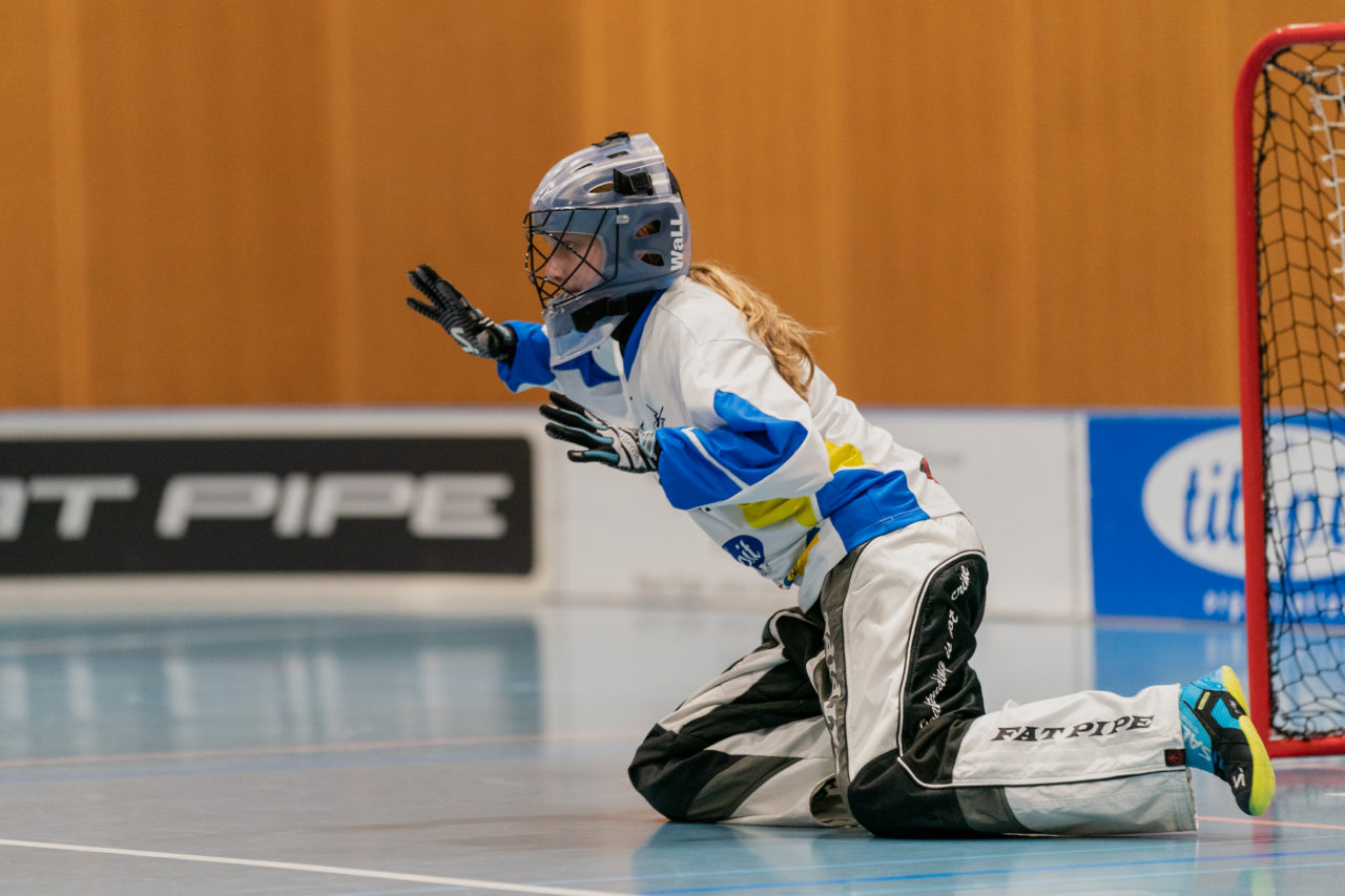 Ruebisbach (Kloten), 21.09.2019, Unihockey Junioren U14/U17 A, Unihockey Basel Regio - Kloten-Dietlikon Jets
(Claudio Schwarz, unihockey-fotos.ch)

Copyright: Claudio Schwarz, unihockey-fotos.ch – Dieses Bild wurde durch swiss unihockey lizenziert und darf ausschliesslich auf den Online-Kanälen von swiss unihockey verwendet werden. Die redaktionelle oder kommerzielle Nutzung durch Dritte (Medien, Vereine, Unternehmen oder Privatpersonen) per Download von diesem flickr-Account ist ausgeschlossen. Das Bild kann bei Interesse via unihockey-fotos.ch kostenpflichtig lizenziert werden. unihockey-fotos.ch behält sich vor, fehlbaren Medien, Vereinen, Unternehmen oder Privatpersonen Bilder mit einem Zuschlag in Rechnung zu stellen.