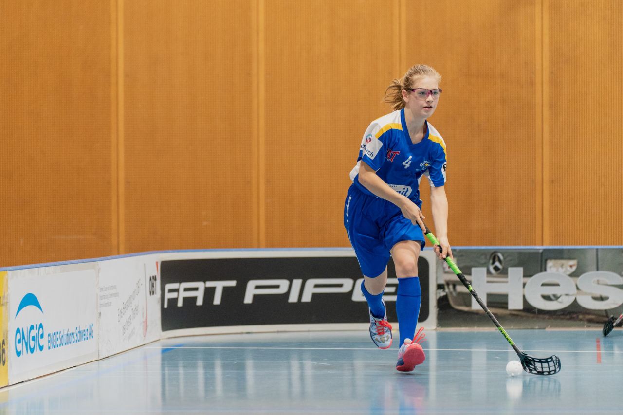 Ruebisbach (Kloten), 21.09.2019, Unihockey Junioren U14/U17 A, Unihockey Basel Regio - Kloten-Dietlikon Jets
(Claudio Schwarz, unihockey-fotos.ch)

Copyright: Claudio Schwarz, unihockey-fotos.ch – Dieses Bild wurde durch swiss unihockey lizenziert und darf ausschliesslich auf den Online-Kanälen von swiss unihockey verwendet werden. Die redaktionelle oder kommerzielle Nutzung durch Dritte (Medien, Vereine, Unternehmen oder Privatpersonen) per Download von diesem flickr-Account ist ausgeschlossen. Das Bild kann bei Interesse via unihockey-fotos.ch kostenpflichtig lizenziert werden. unihockey-fotos.ch behält sich vor, fehlbaren Medien, Vereinen, Unternehmen oder Privatpersonen Bilder mit einem Zuschlag in Rechnung zu stellen.