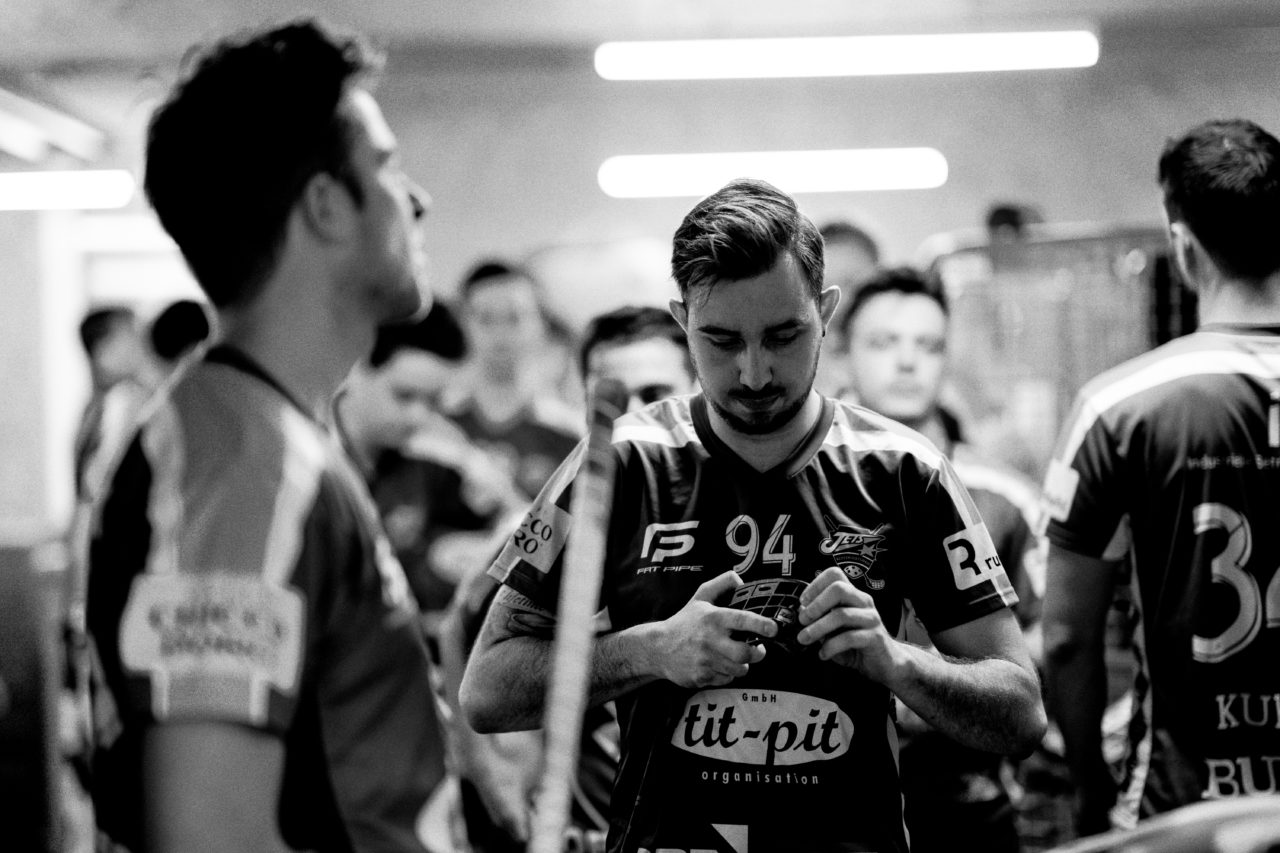 Sporthalle Stighag (Kloten), 12.10.2019, Unihockey Herren NLB 7. Runde, Kloten-Dietlikon Jets - RD March-Höfe Altendorf, Nick Bregenzer (Nr. 94, Kloten-Dietlikon Jets) vor dem Spiel

(Claudio Schwarz, unihockey-fotos.ch)