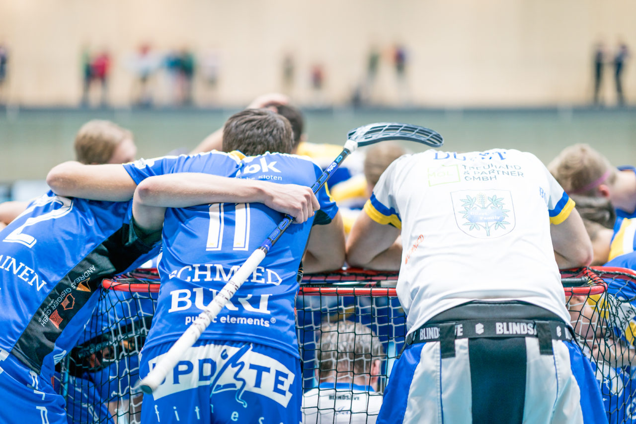 Sporthalle Stighag (Kloten), 12.10.2019, Unihockey Herren NLB 7. Runde, Kloten-Dietlikon Jets - RD March-Höfe Altendorf, Torhüterbeschwörung Jets

(Claudio Schwarz, unihockey-fotos.ch)