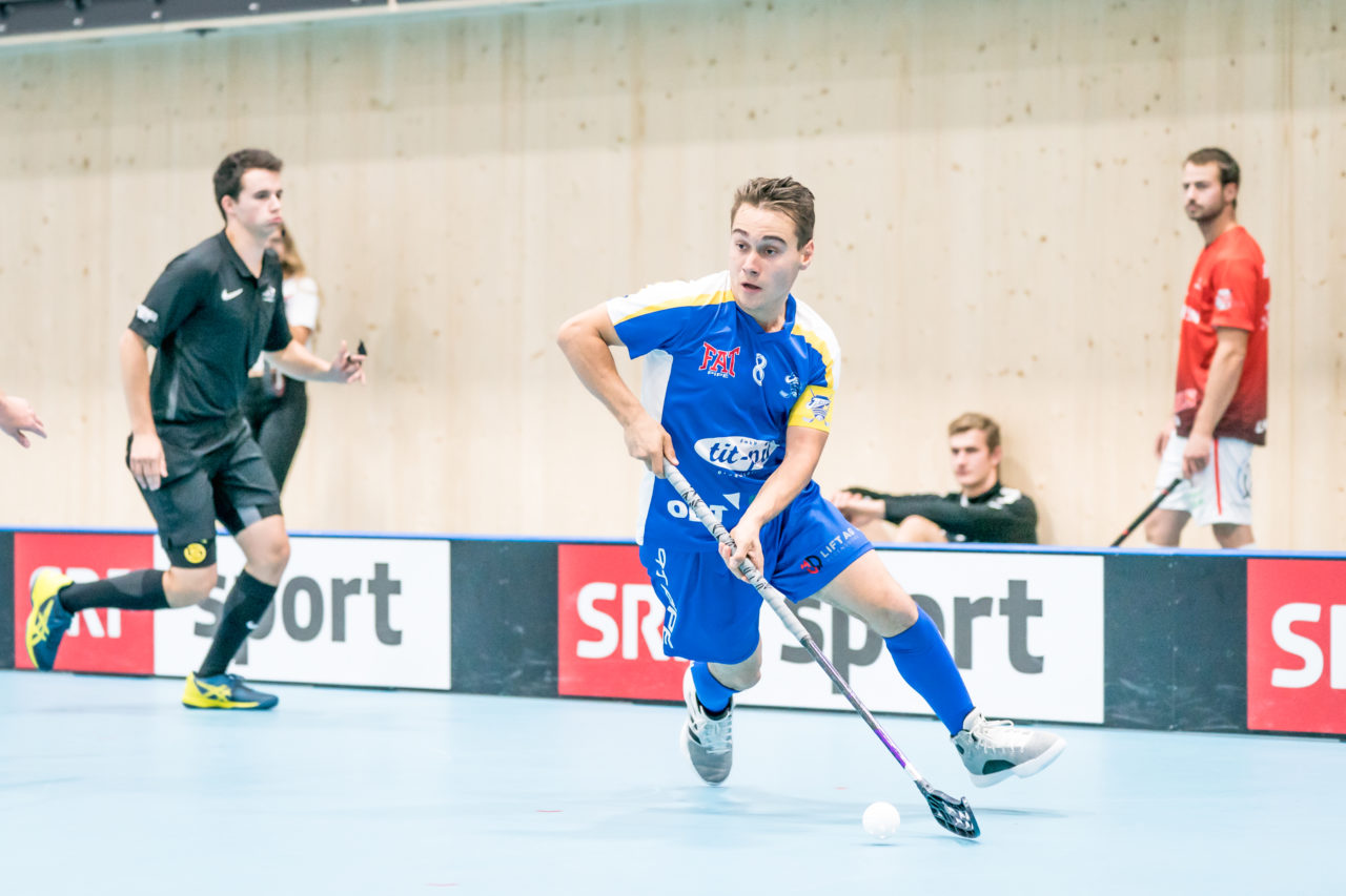 Sporthalle Stighag (Kloten), 12.10.2019, Unihockey Junioren U21 B 5. Runde, Kloten-Dietlikon Jets - RD March-Höfe Altendorf, Michel Bill (Nr. 8, Kloten-Dietlikon Jets) am Ball

(Claudio Schwarz, unihockey-fotos.ch)
