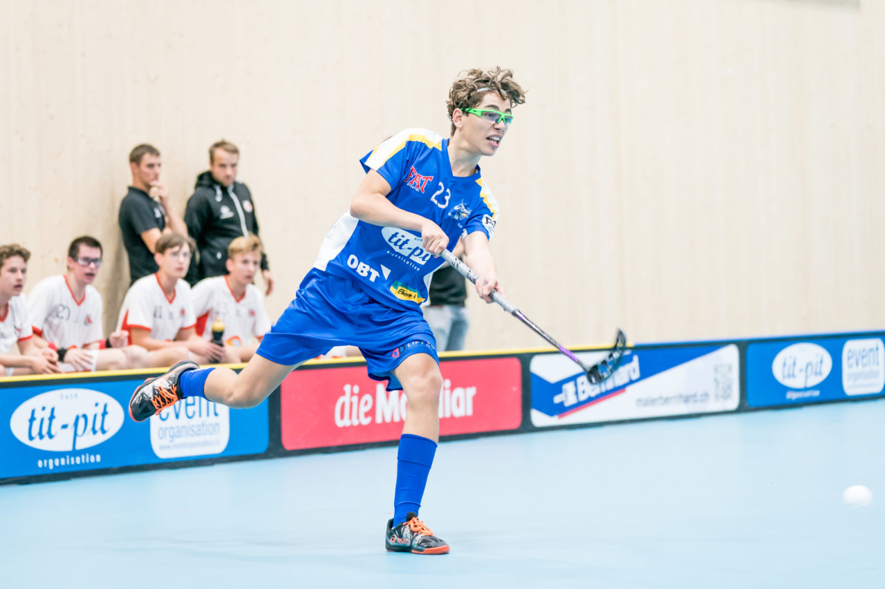 Sporthalle Stighag (Kloten), 12.10.2019, Unihockey Junioren U21 B 5. Runde, Kloten-Dietlikon Jets - RD March-Höfe Altendorf, Mike Rickenbacher (Nr. 23, Kloten-Dietlikon Jets) schiesst

(Claudio Schwarz, unihockey-fotos.ch)