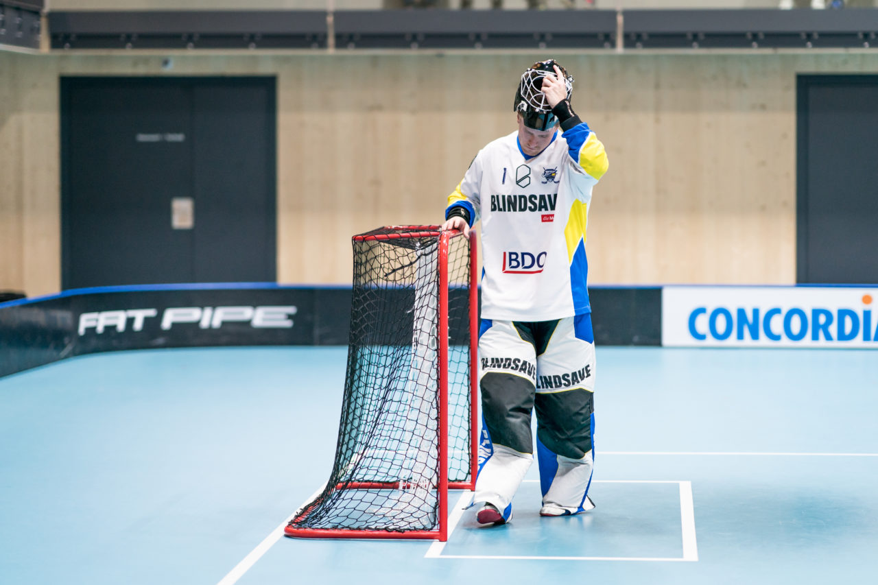 Sporthalle Stighag (Kloten), 12.10.2019, Unihockey Herren NLB 7. Runde, Kloten-Dietlikon Jets - RD March-Höfe Altendorf, Simon Bergström (Nr. 1, Kloten-Dietlikon Jets) vor dem Spiel

(Claudio Schwarz, unihockey-fotos.ch)