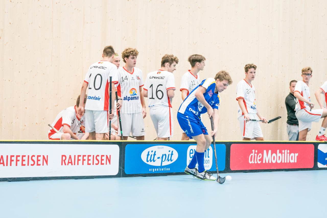 Sporthalle Stighag (Kloten), 12.10.2019, Unihockey Junioren U21 B 5. Runde, Kloten-Dietlikon Jets - RD March-Höfe Altendorf, Cedric Suter (Nr. 6, Kloten-Dietlikon Jets) am Ball

(Claudio Schwarz, unihockey-fotos.ch)
