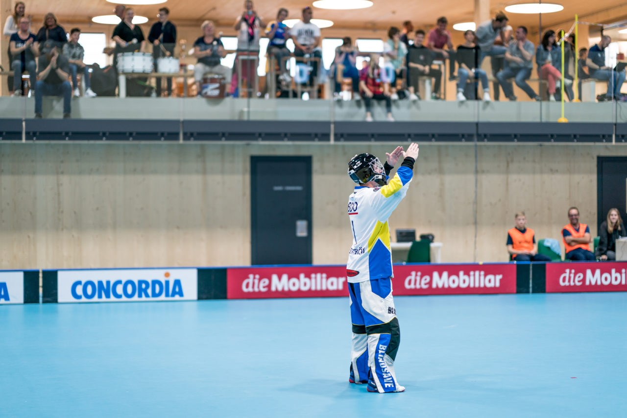 Sporthalle Stighag (Kloten), 12.10.2019, Unihockey Herren NLB 7. Runde, Kloten-Dietlikon Jets - RD March-Höfe Altendorf, Simon Bergström (Nr. 1, Kloten-Dietlikon Jets) vor dem Spiel

(Claudio Schwarz, unihockey-fotos.ch)