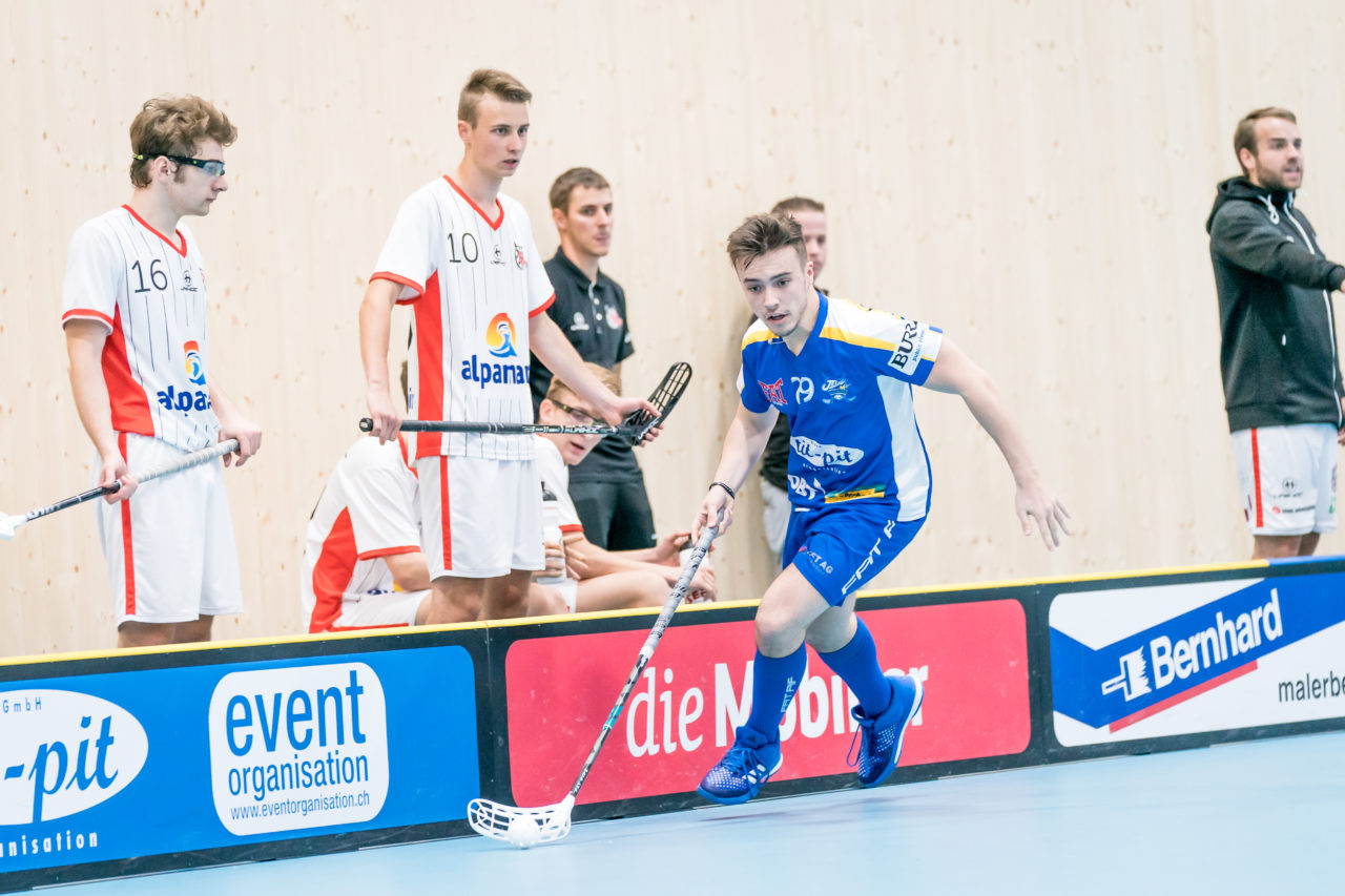 Sporthalle Stighag (Kloten), 12.10.2019, Unihockey Junioren U21 B 5. Runde, Kloten-Dietlikon Jets - RD March-Höfe Altendorf, Pascal Giger (Nr. 29, Kloten-Dietlikon Jets) am Ball

(Claudio Schwarz, unihockey-fotos.ch)