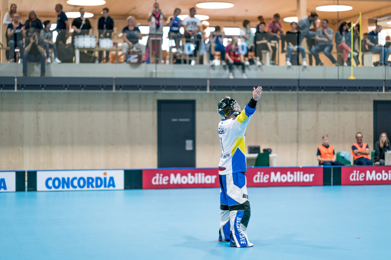Sporthalle Stighag (Kloten), 12.10.2019, Unihockey Herren NLB 7. Runde, Kloten-Dietlikon Jets - RD March-Höfe Altendorf, Simon Bergström (Nr. 1, Kloten-Dietlikon Jets) vor dem Spiel

(Claudio Schwarz, unihockey-fotos.ch)