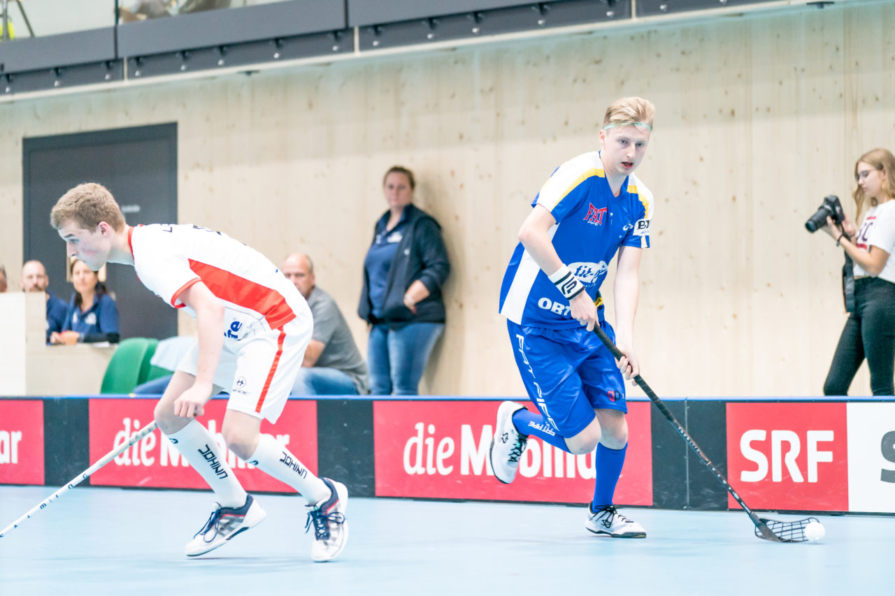 Sporthalle Stighag (Kloten), 12.10.2019, Unihockey Junioren U21 B 5. Runde, Kloten-Dietlikon Jets - RD March-Höfe Altendorf, Lukas Schellenberg (Nr. 4, Kloten-Dietlikon Jets) am Ball

(Claudio Schwarz, unihockey-fotos.ch)