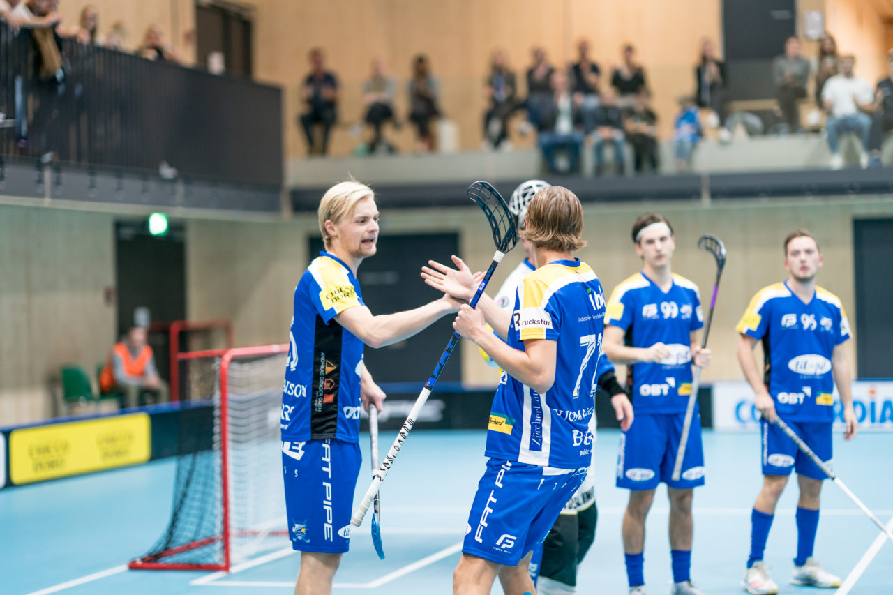 Sporthalle Stighag (Kloten), 12.10.2019, Unihockey Herren NLB 7. Runde, Kloten-Dietlikon Jets - RD March-Höfe Altendorf, Teemu Suomalainen (Nr. 72, Kloten-Dietlikon Jets) vor dem Spiel

(Claudio Schwarz, unihockey-fotos.ch)