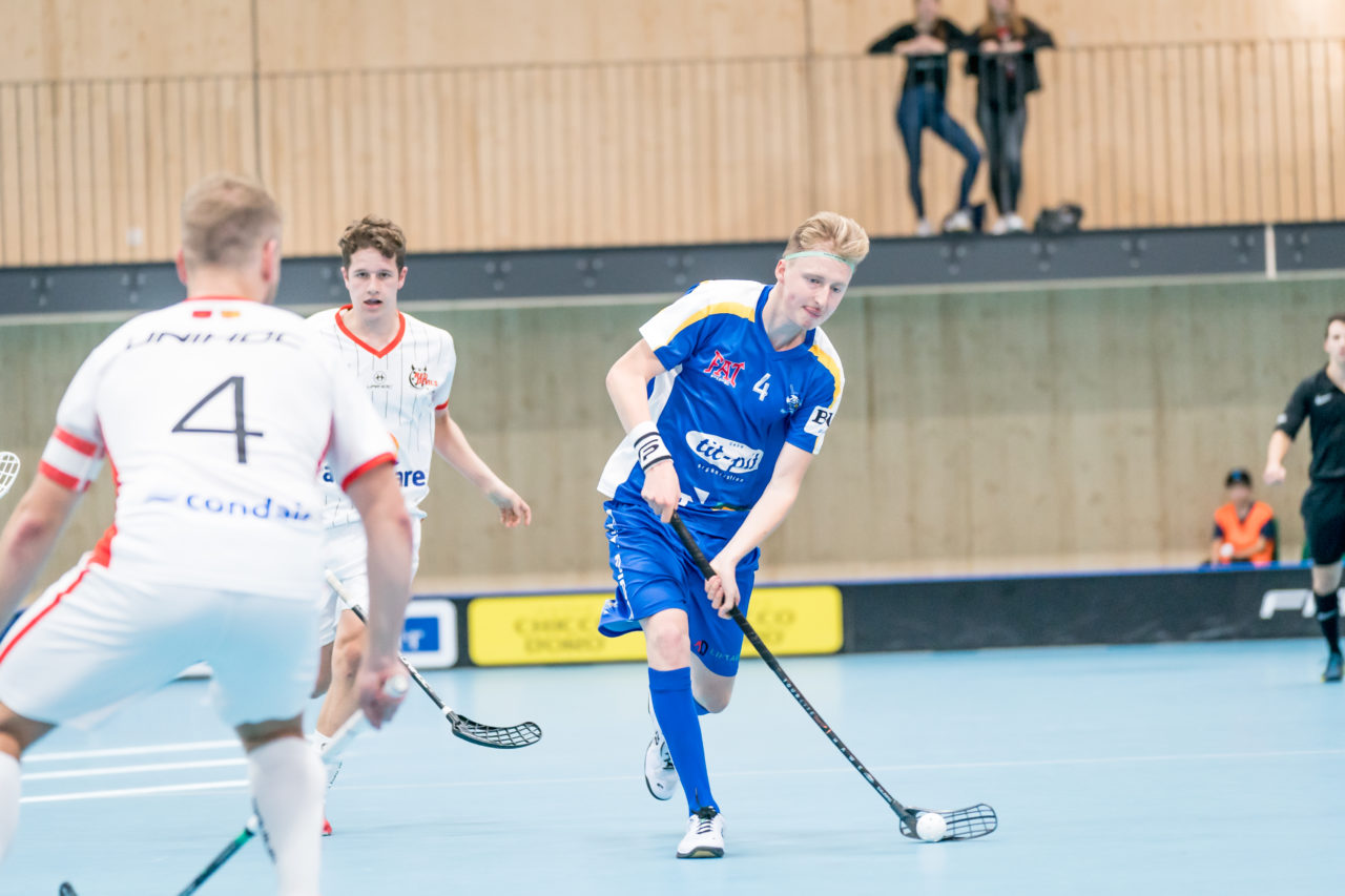 Sporthalle Stighag (Kloten), 12.10.2019, Unihockey Junioren U21 B 5. Runde, Kloten-Dietlikon Jets - RD March-Höfe Altendorf, Lukas Schellenberg (Nr. 4, Kloten-Dietlikon Jets) schiesst

(Claudio Schwarz, unihockey-fotos.ch)