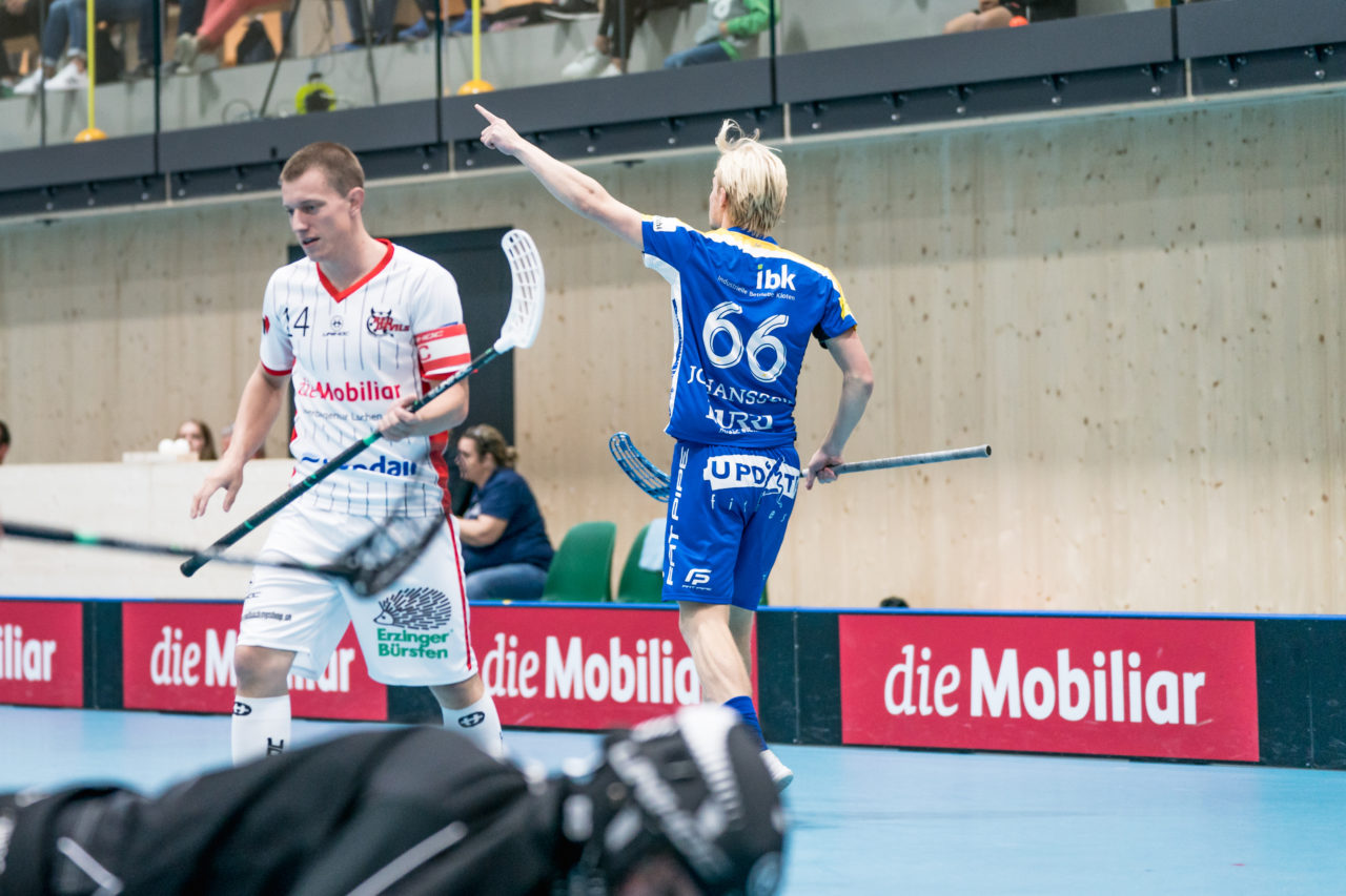 Sporthalle Stighag (Kloten), 12.10.2019, Unihockey Herren NLB 7. Runde, Kloten-Dietlikon Jets - RD March-Höfe Altendorf, Torjubel von Emil Johansson (Nr. 66, Kloten-Dietlikon Jets)

(Claudio Schwarz, unihockey-fotos.ch)