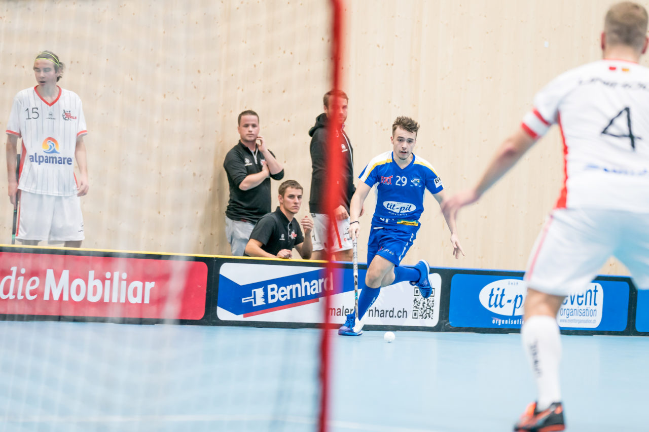 Sporthalle Stighag (Kloten), 12.10.2019, Unihockey Junioren U21 B 5. Runde, Kloten-Dietlikon Jets - RD March-Höfe Altendorf, Pascal Giger (Nr. 29, Kloten-Dietlikon Jets) auf dem Weg zum leeren Tor

(Claudio Schwarz, unihockey-fotos.ch)