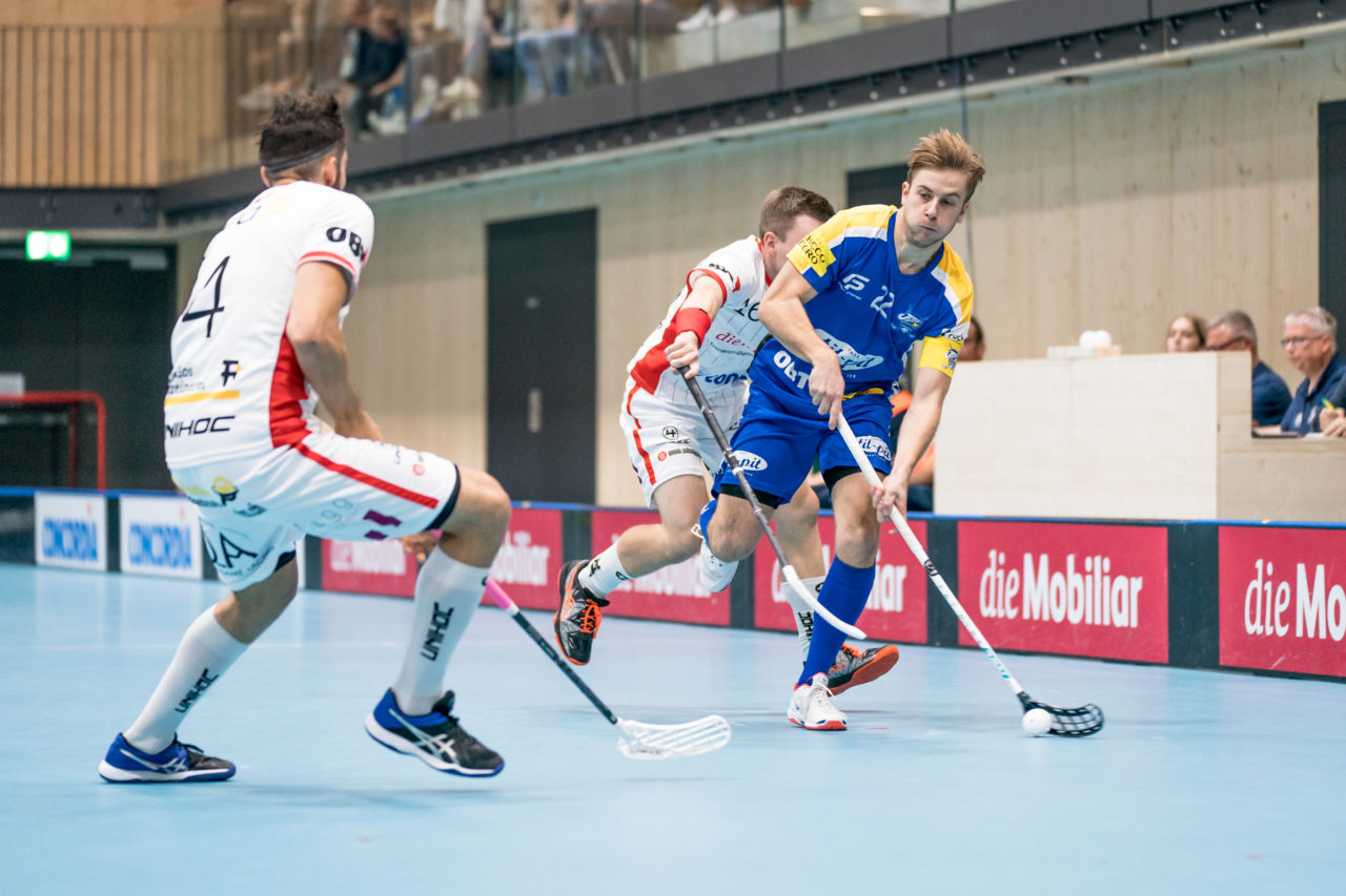 Sporthalle Stighag (Kloten), 12.10.2019, Unihockey Herren NLB 7. Runde, Kloten-Dietlikon Jets - RD March-Höfe Altendorf, Jürg Graf (Nr. 22, Kloten-Dietlikon Jets) zieht ab

(Claudio Schwarz, unihockey-fotos.ch)