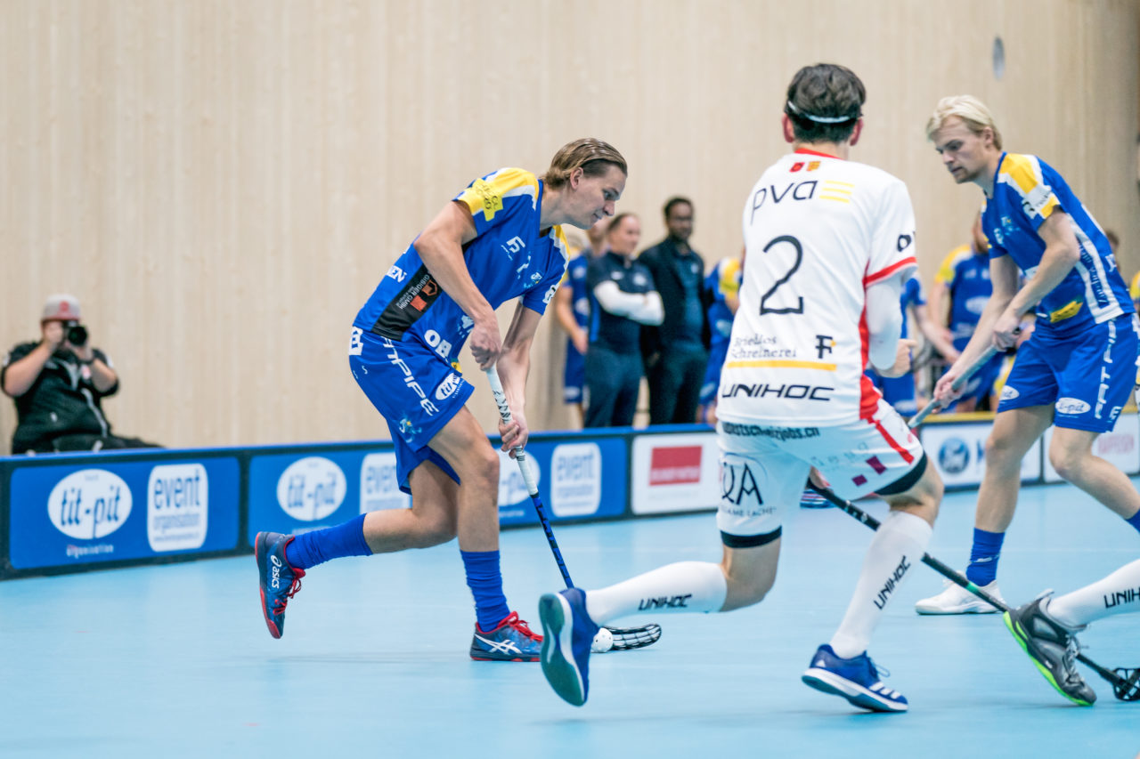 Sporthalle Stighag (Kloten), 12.10.2019, Unihockey Herren NLB 7. Runde, Kloten-Dietlikon Jets - RD March-Höfe Altendorf, Teemu Suomalainen (Nr. 72, Kloten-Dietlikon Jets) zieht ab

(Claudio Schwarz, unihockey-fotos.ch)