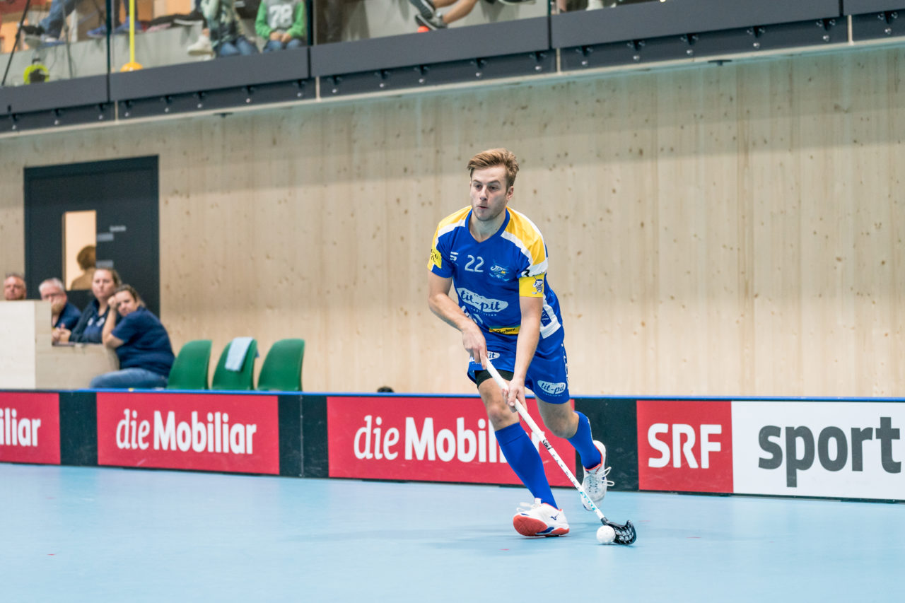 Sporthalle Stighag (Kloten), 12.10.2019, Unihockey Herren NLB 7. Runde, Kloten-Dietlikon Jets - RD March-Höfe Altendorf, Jürg Graf (Nr. 22, Kloten-Dietlikon Jets) am Ball

(Claudio Schwarz, unihockey-fotos.ch)