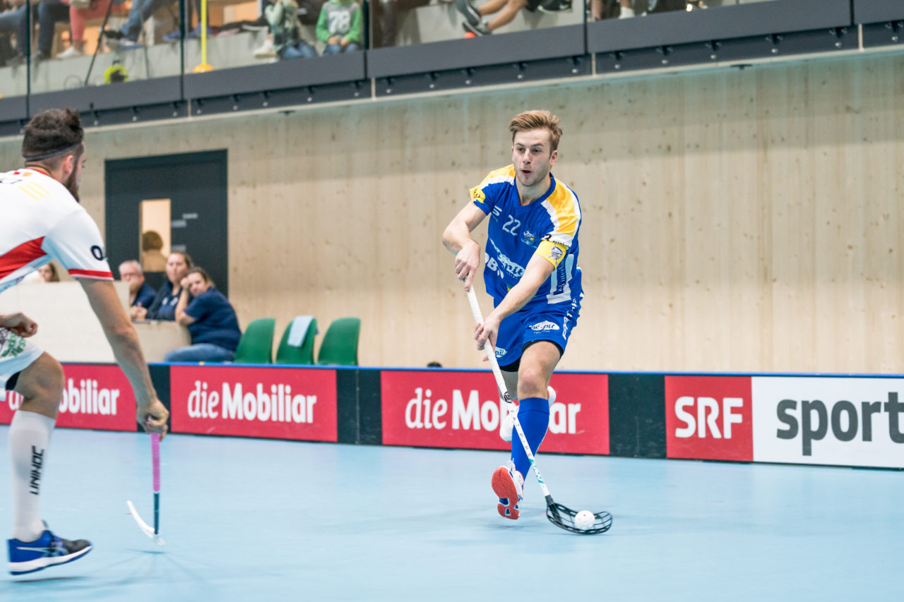 Sporthalle Stighag (Kloten), 12.10.2019, Unihockey Herren NLB 7. Runde, Kloten-Dietlikon Jets - RD March-Höfe Altendorf, Jürg Graf (Nr. 22, Kloten-Dietlikon Jets) zieht ab

(Claudio Schwarz, unihockey-fotos.ch)