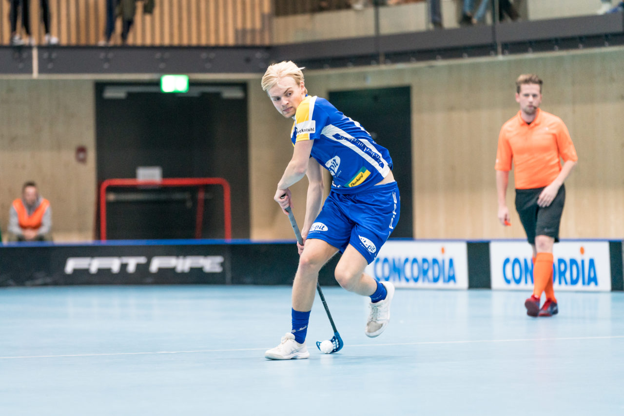 Sporthalle Stighag (Kloten), 12.10.2019, Unihockey Herren NLB 7. Runde, Kloten-Dietlikon Jets - RD March-Höfe Altendorf, Emil Johansson (Nr. 66, Kloten-Dietlikon Jets) zieht ab

(Claudio Schwarz, unihockey-fotos.ch)