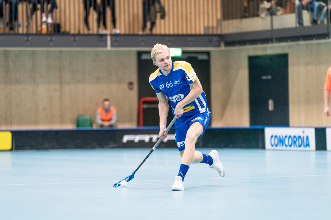 Sporthalle Stighag (Kloten), 12.10.2019, Unihockey Herren NLB 7. Runde, Kloten-Dietlikon Jets - RD March-Höfe Altendorf, Emil Johansson (Nr. 66, Kloten-Dietlikon Jets) zieht ab

(Claudio Schwarz, unihockey-fotos.ch)