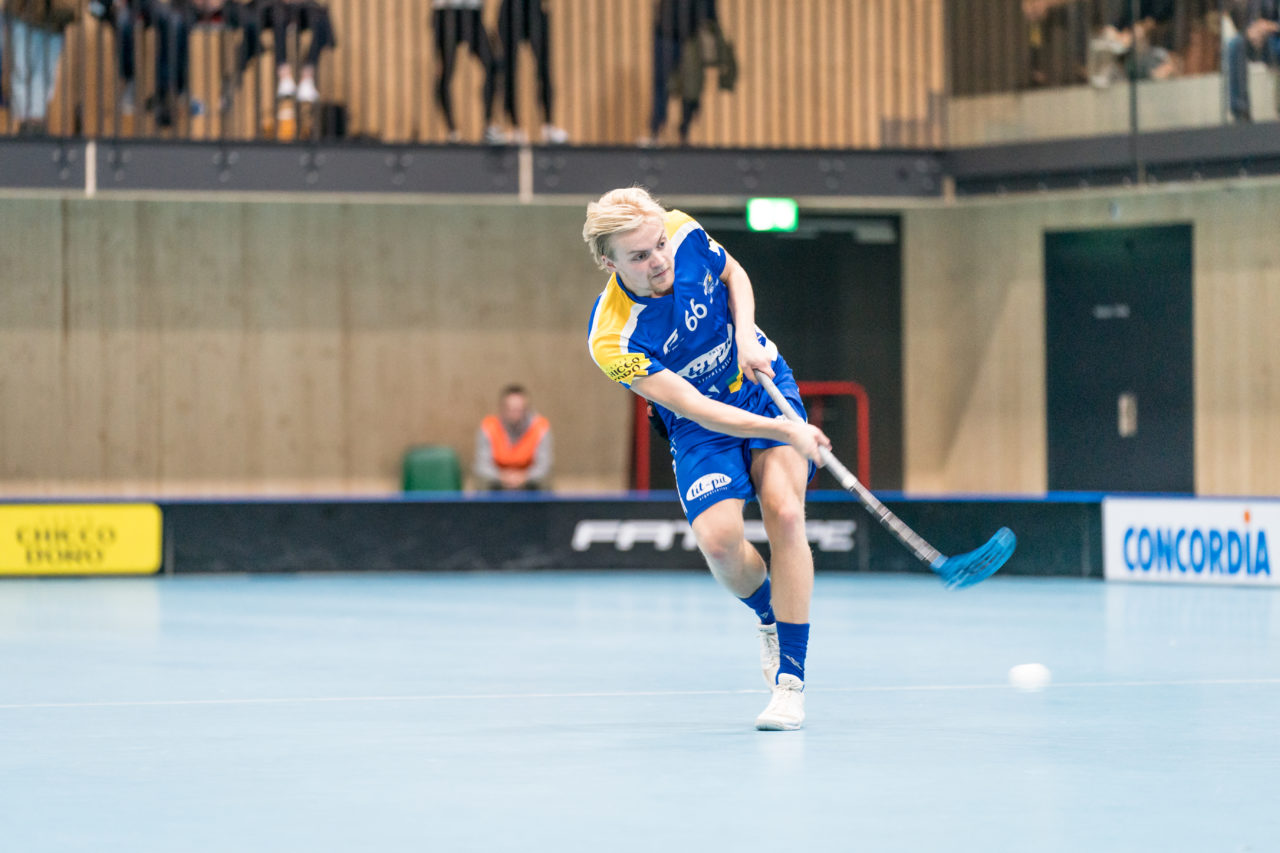 Sporthalle Stighag (Kloten), 12.10.2019, Unihockey Herren NLB 7. Runde, Kloten-Dietlikon Jets - RD March-Höfe Altendorf, Emil Johansson (Nr. 66, Kloten-Dietlikon Jets) zieht ab

(Claudio Schwarz, unihockey-fotos.ch)