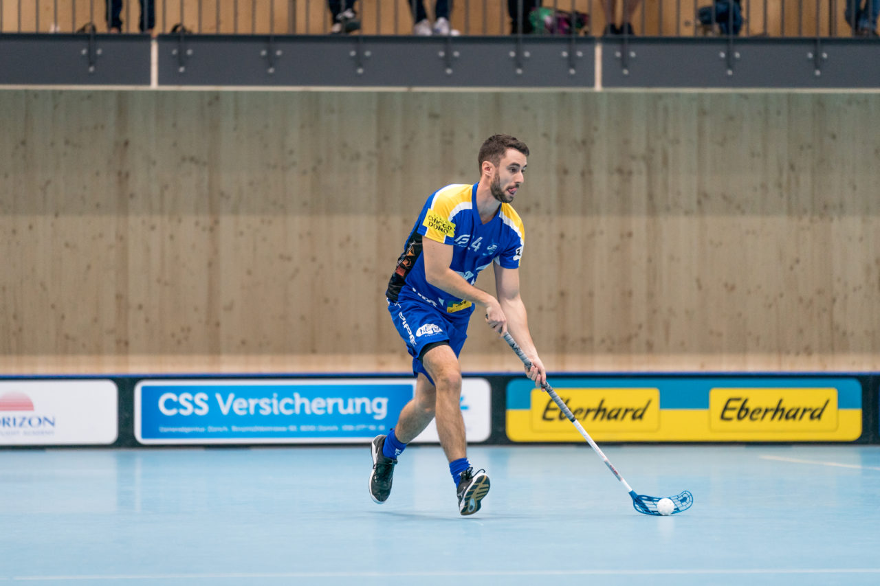 Sporthalle Stighag (Kloten), 12.10.2019, Unihockey Herren NLB 7. Runde, Kloten-Dietlikon Jets - RD March-Höfe Altendorf, Samuel Kuhn (Nr. 34, Kloten-Dietlikon Jets) am Ball

(Claudio Schwarz, unihockey-fotos.ch)